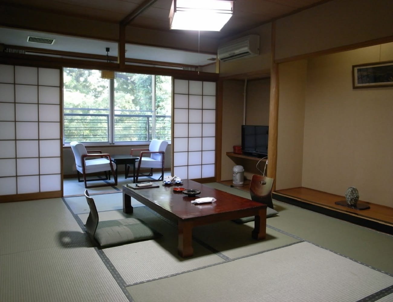 Contoh kamar tamu: Kamar bergaya Jepang dengan 10 matras tatami bath dan shower/toilet