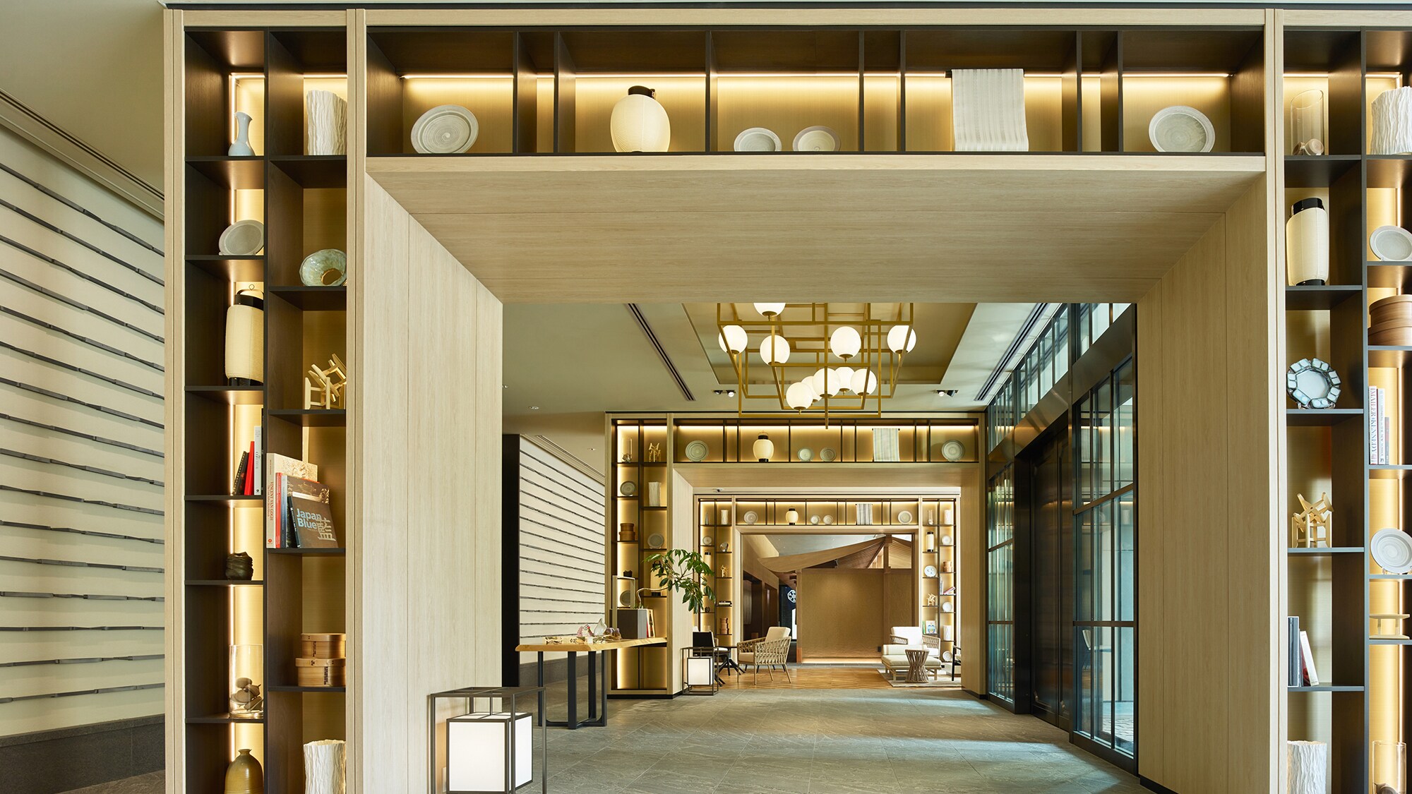 ・ Lobby (image ①)