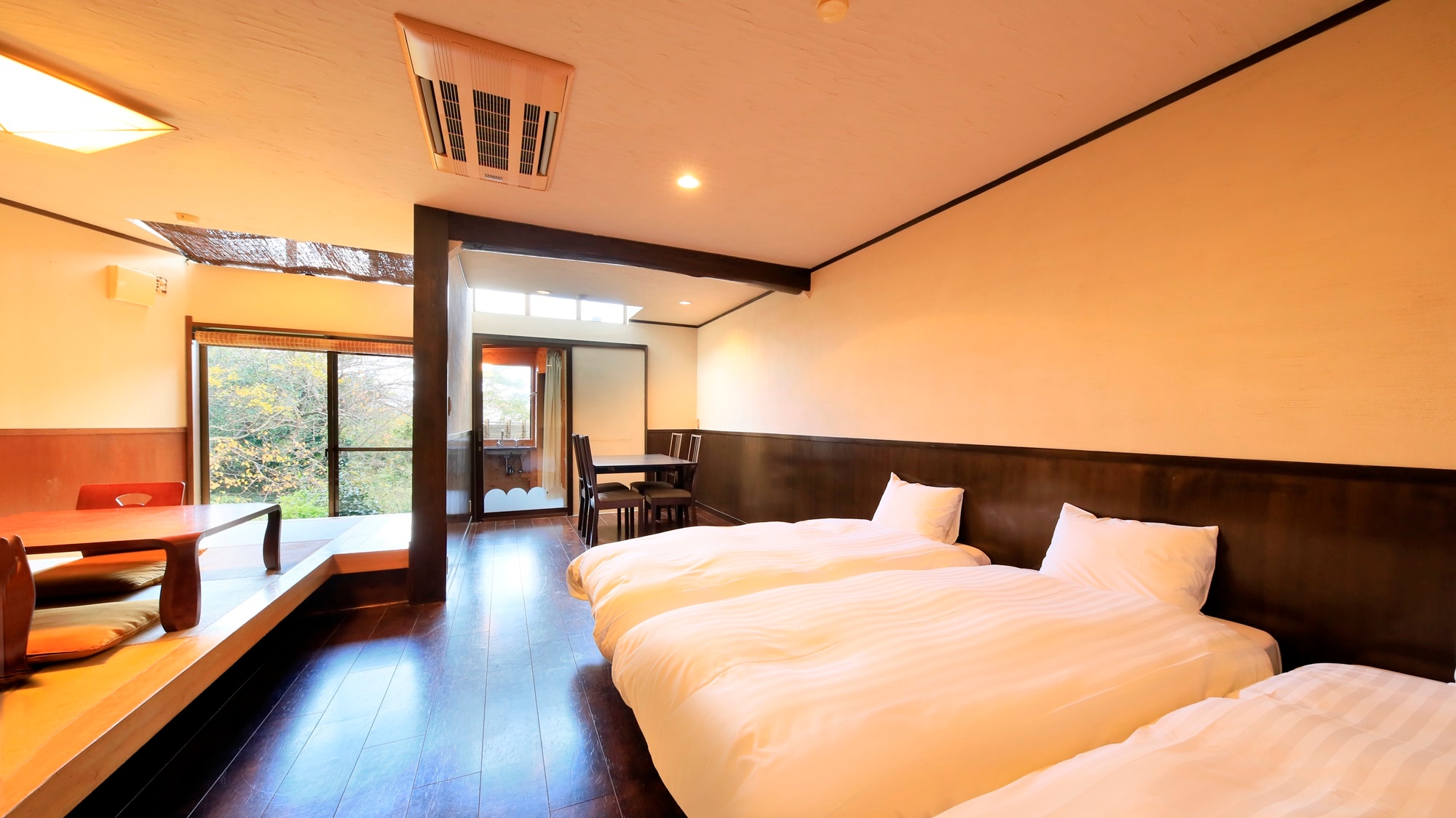 Guest room with open-air bath (B-3) | The twin beds can be moved.