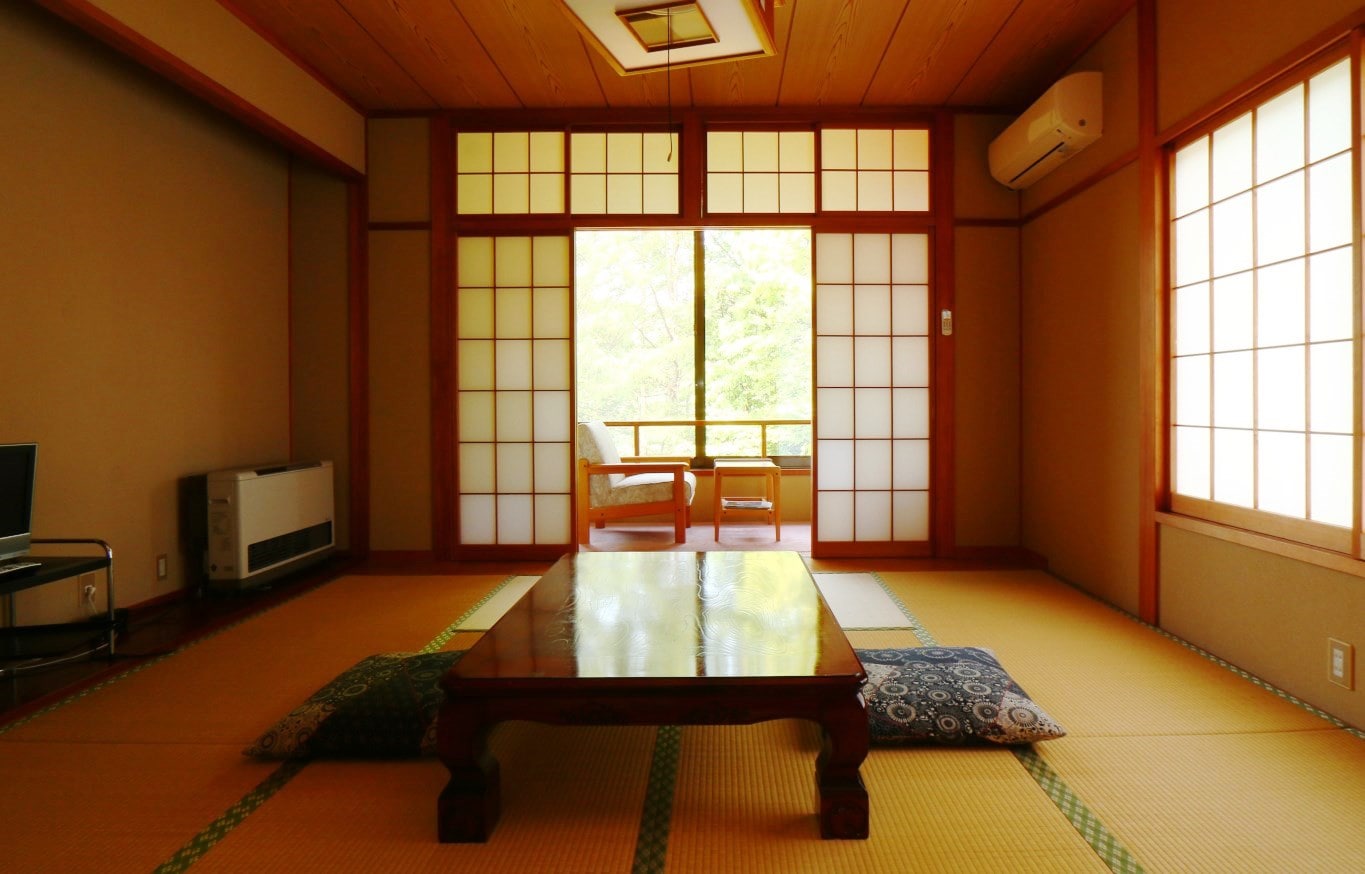 Japanese-style room (8 tatami mats) (with toilet and washbasin)