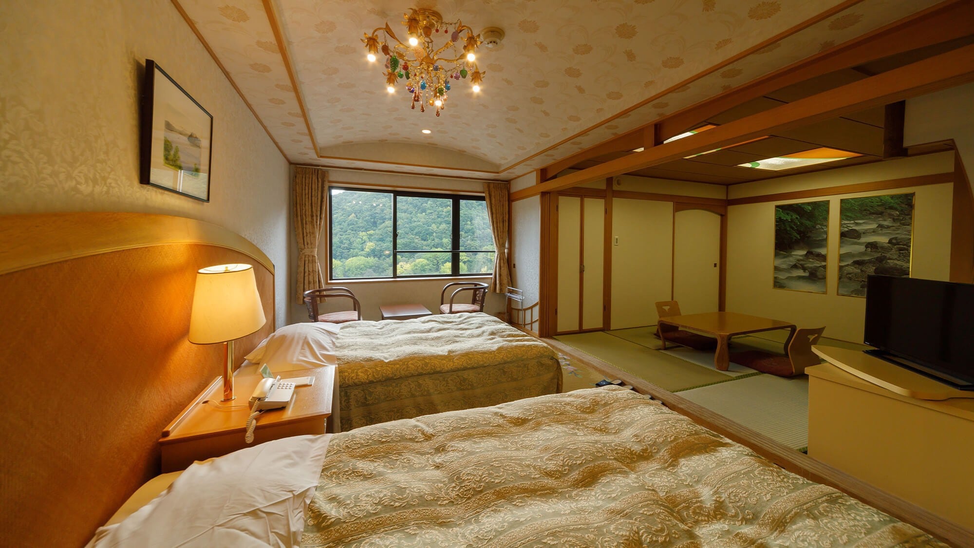 [Main Building] Japanese-Western style room (Japanese-style room 6 tatami mats + 2 beds) / 6 tatami mats Japanese-style room + twin-bed Japanese-Western style room.
