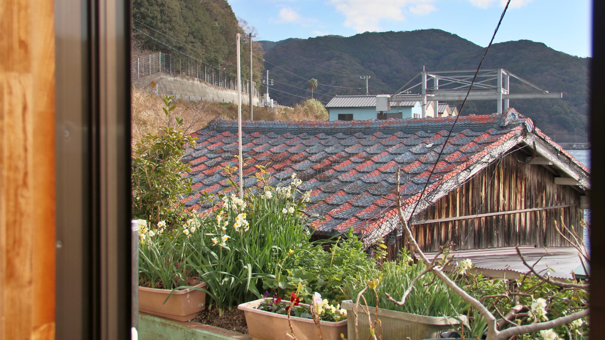[Guest Room] 1st Floor Japanese-style room (6 tatami mats) with bathroom and toilet.