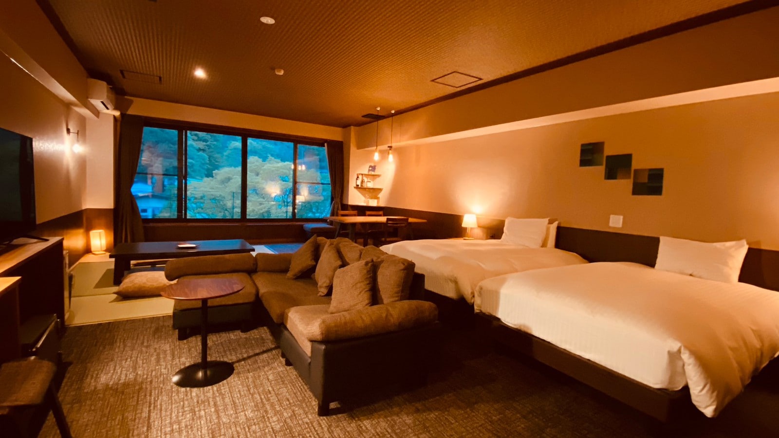 [Annex/Semi-suite/with shower] Riverside twin room with tatami mats, 48 square meters