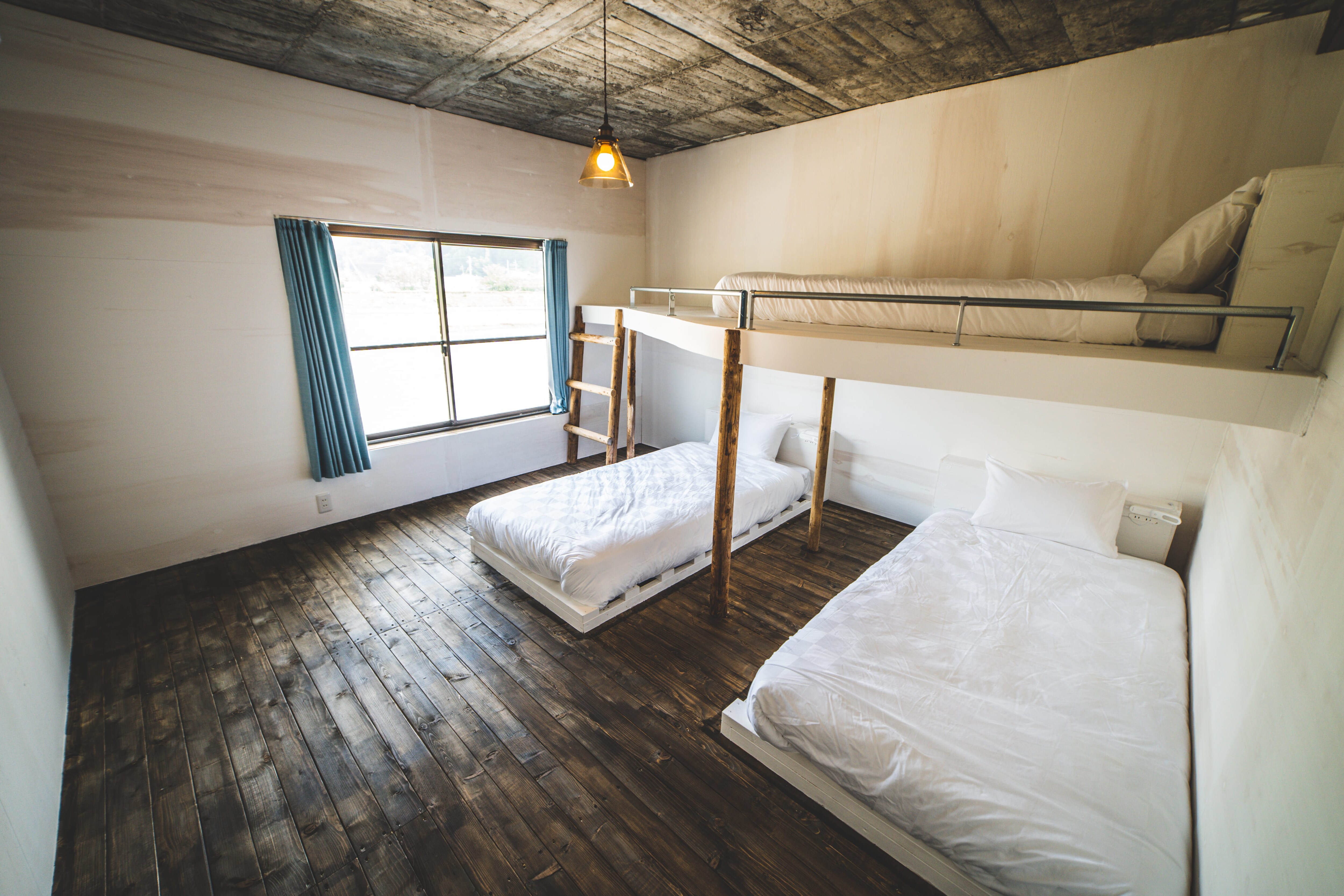 Kamar Triple dengan Balkon