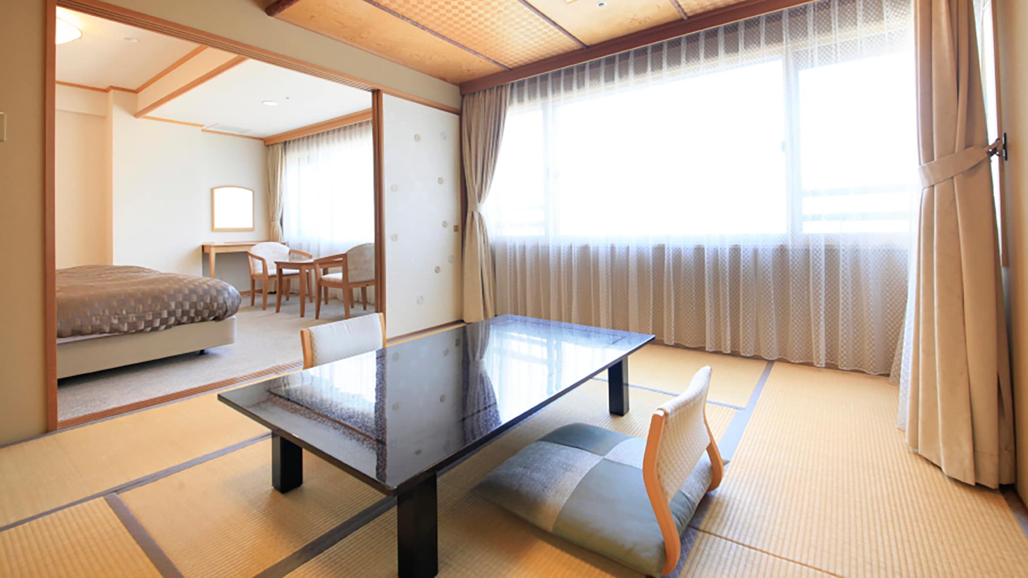 [Guest room] Japanese and Western room on the city side (example)