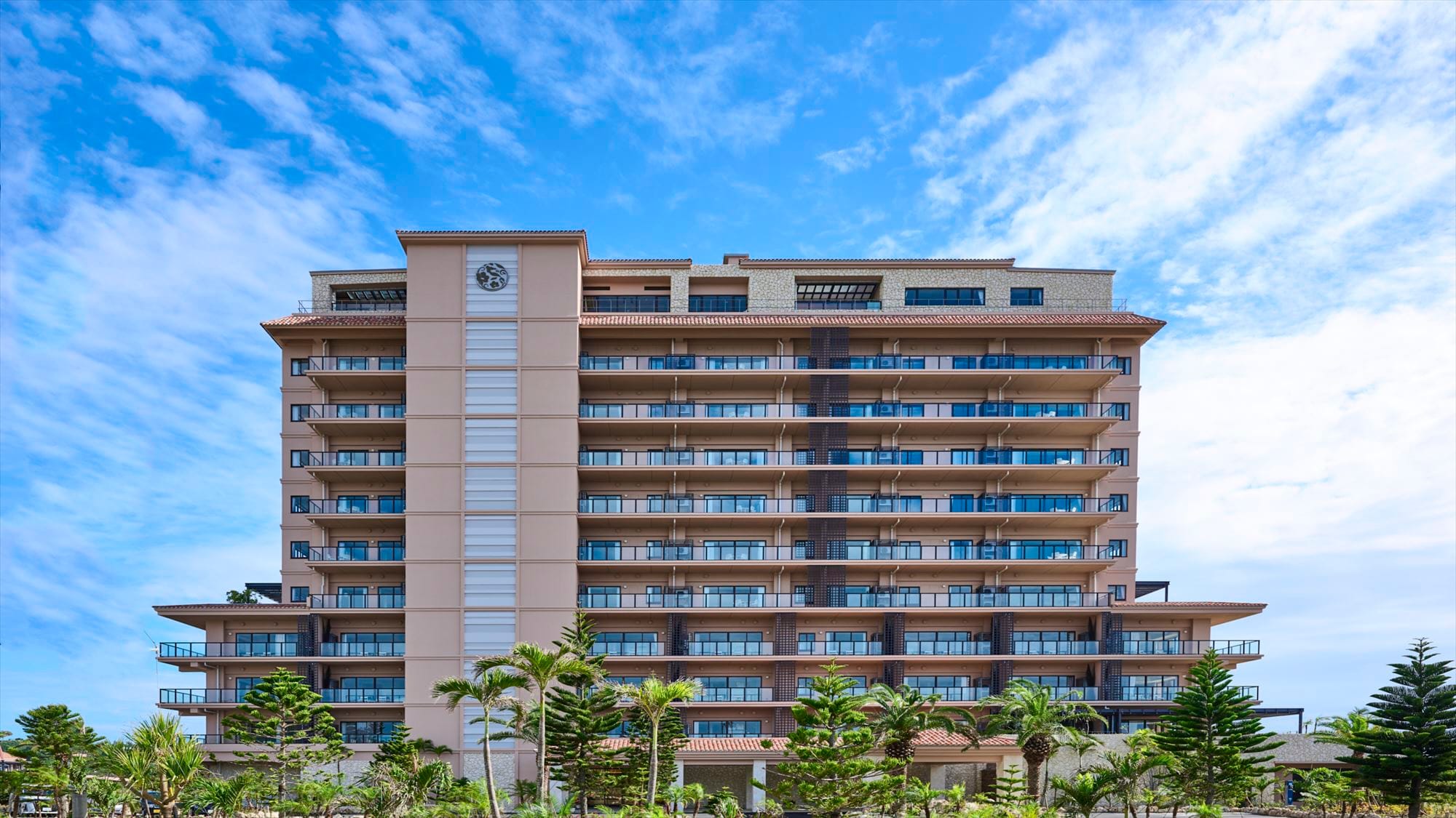 [Hotel exterior] A relaxing space with sophisticated hospitality in front of Shigira Beach