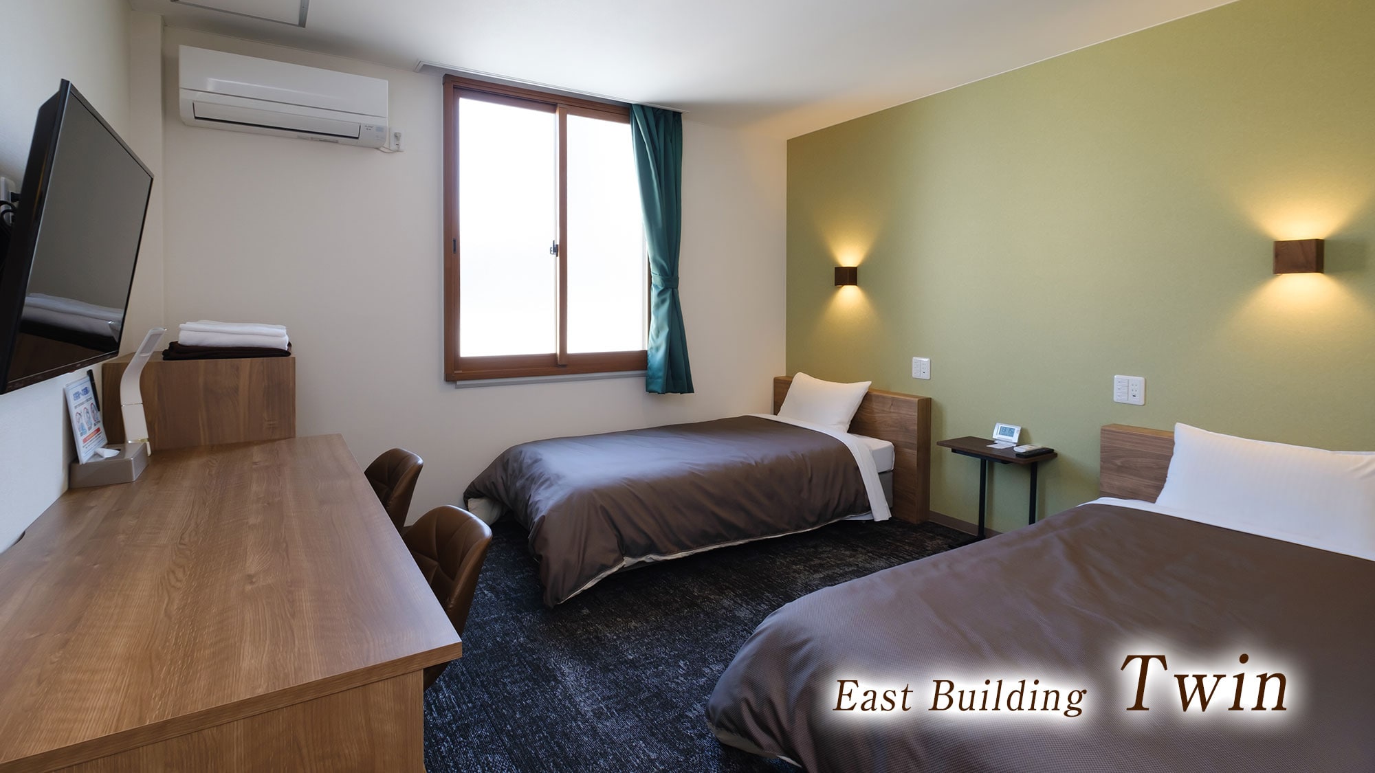[East Wing Twin] Shower booth included / High-quality space with wide desk