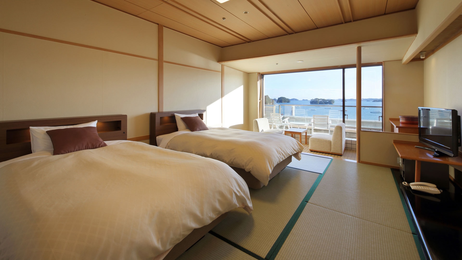 Ocean side Japanese style twin room