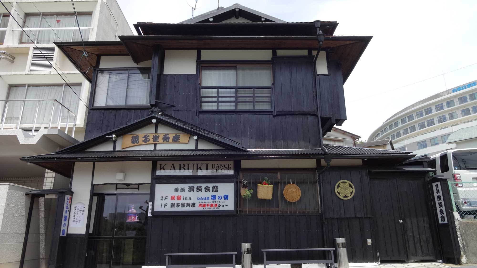 ・A chic black, purely Japanese-style exterior
