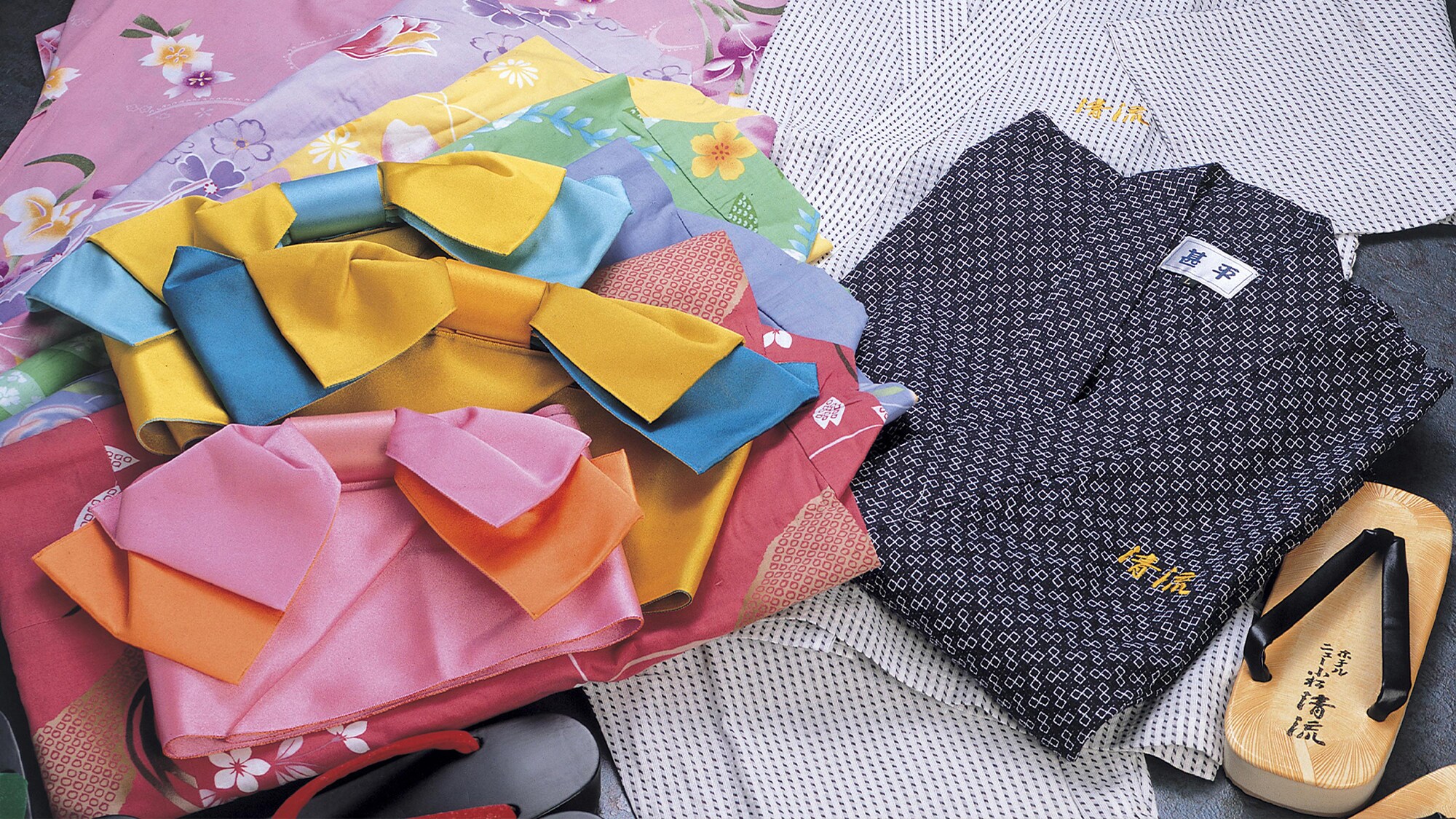 ■There are many stylish yukatas for women available. *Rent a colored yukata for 500 yen