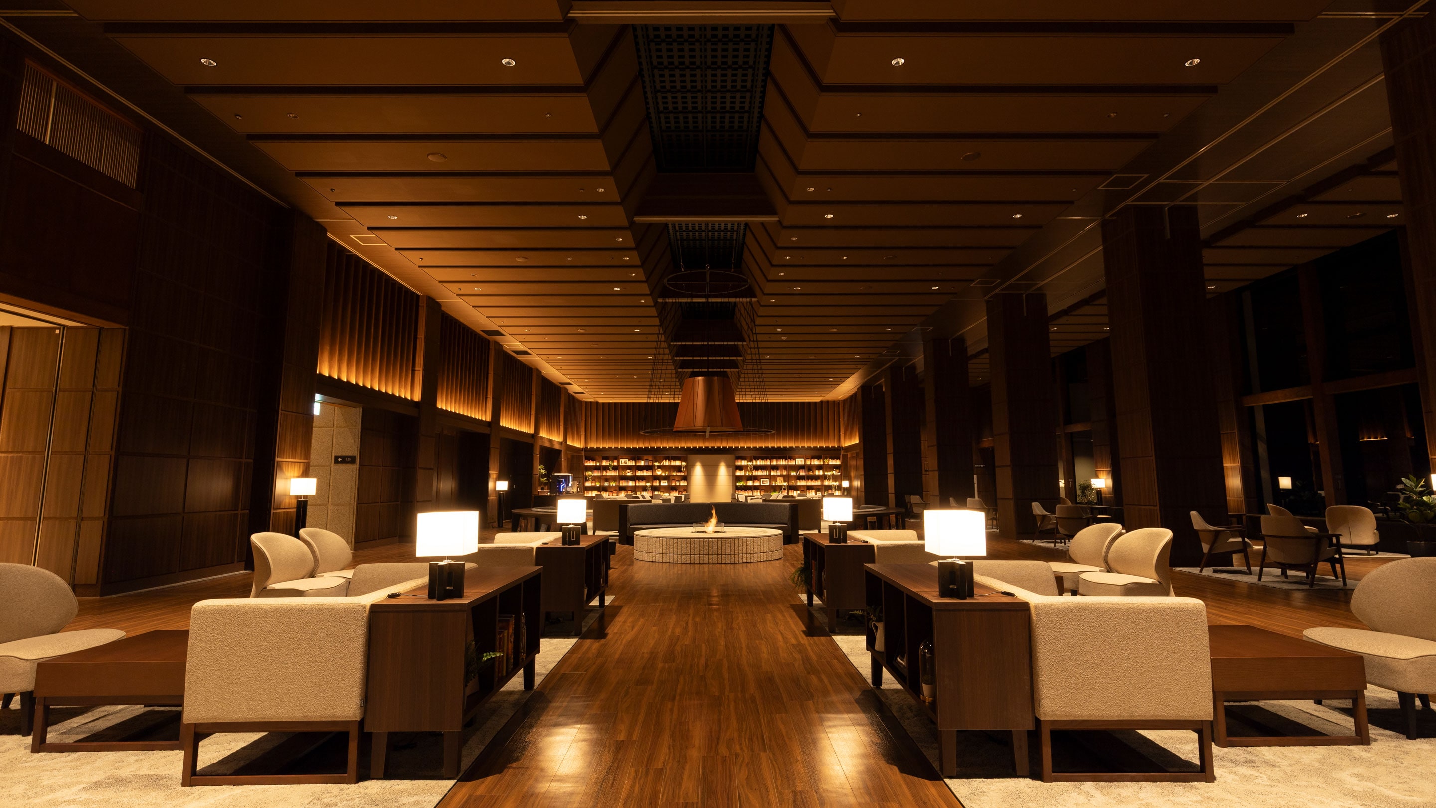 高級休息室/夜晚