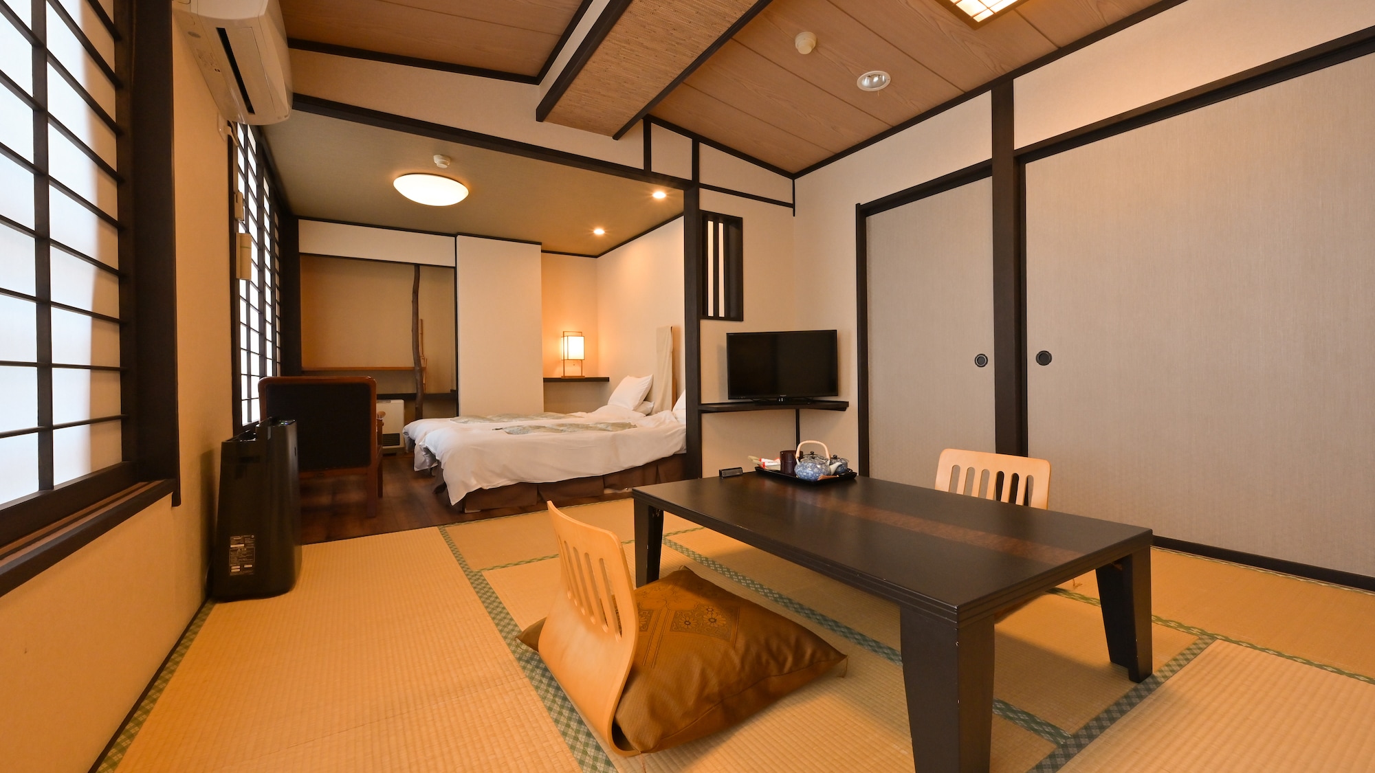 Rhododendron Japanese-style room + twin bed + private dining room