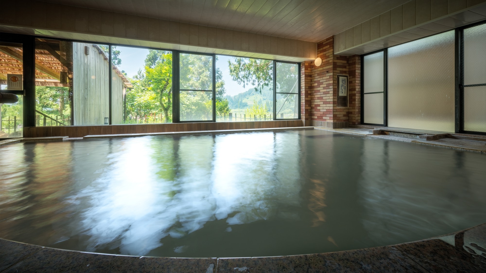 [ห้องอาบน้ำสาธารณะขนาดใหญ่ "ฮิเมะ ซายูริ"]