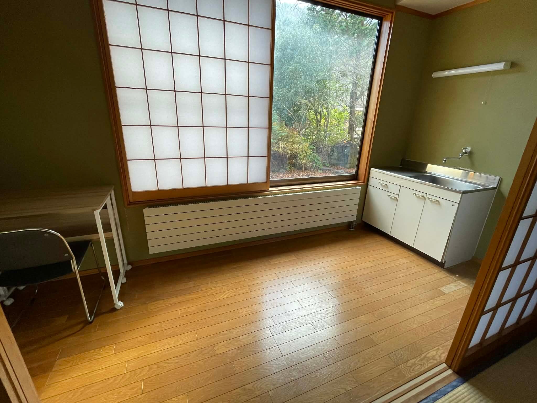 Room 2 (4 people)