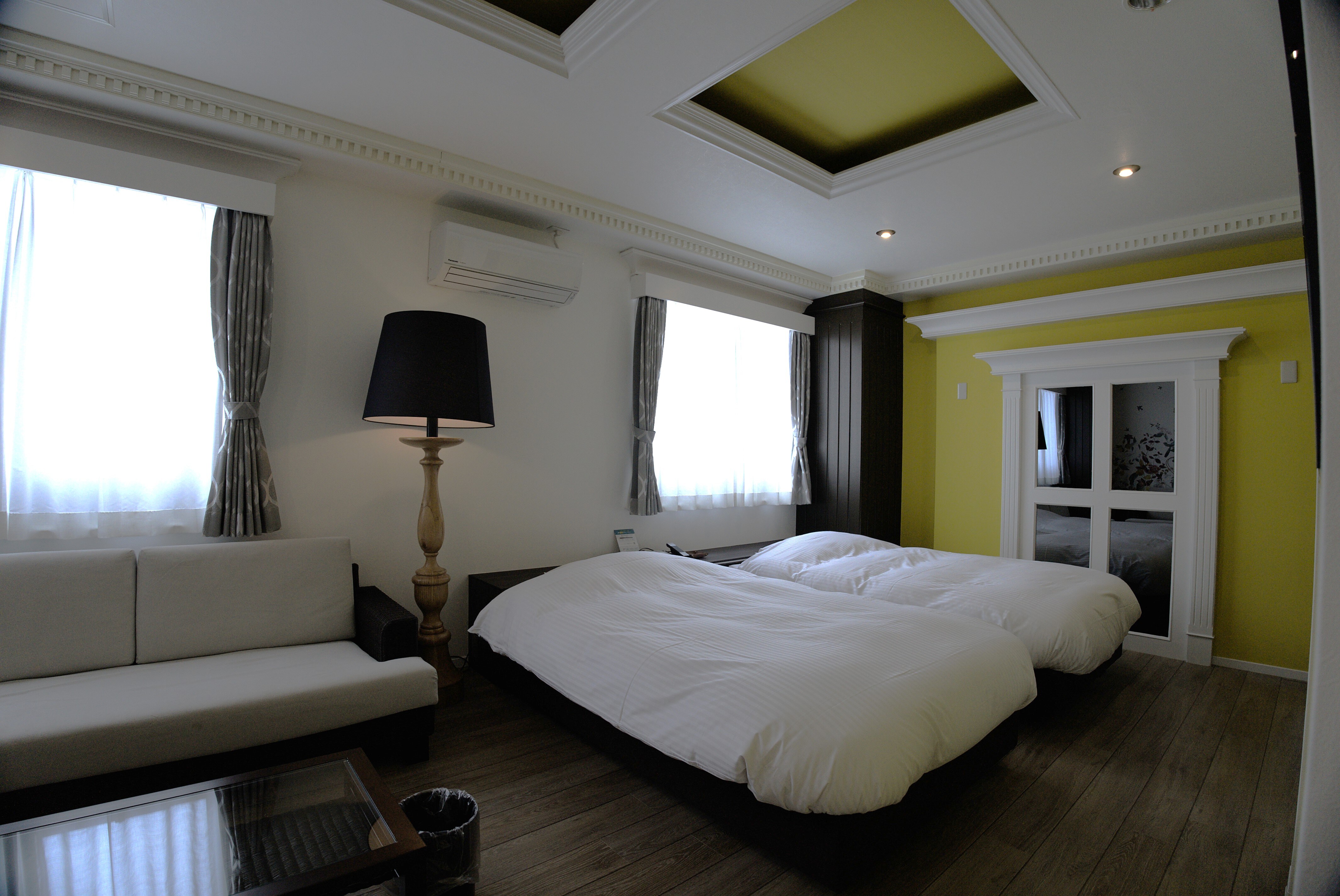 502 Kamar Kembar Merokok