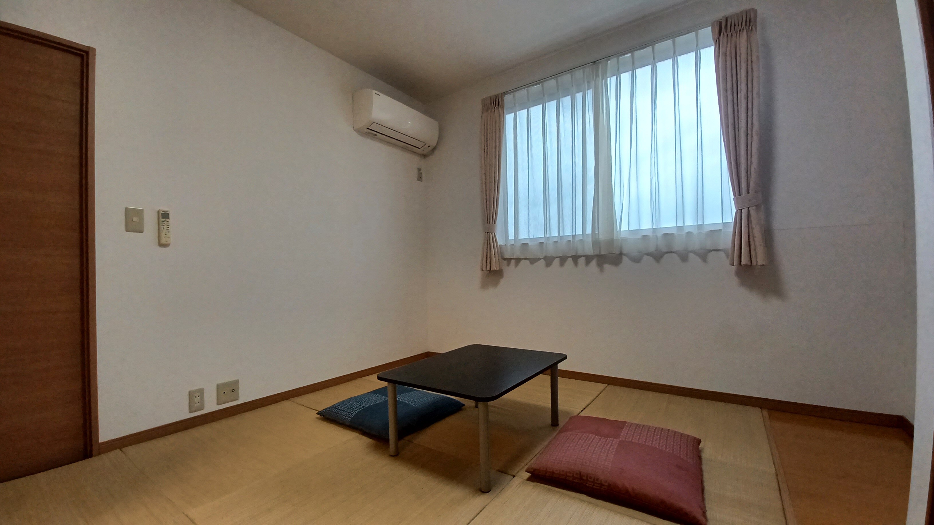 D Half Japanese-Western Room (D-3, 4, 5)
