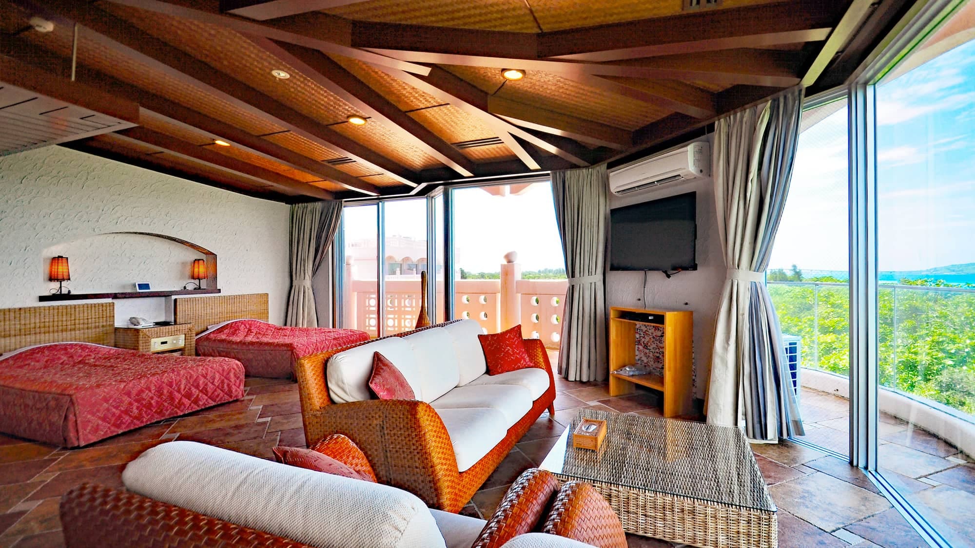 [ห้องสวีท] สัมผัสประสบการณ์ช่วงเวลาพิเศษในห้องสวีทวิวทะเล!