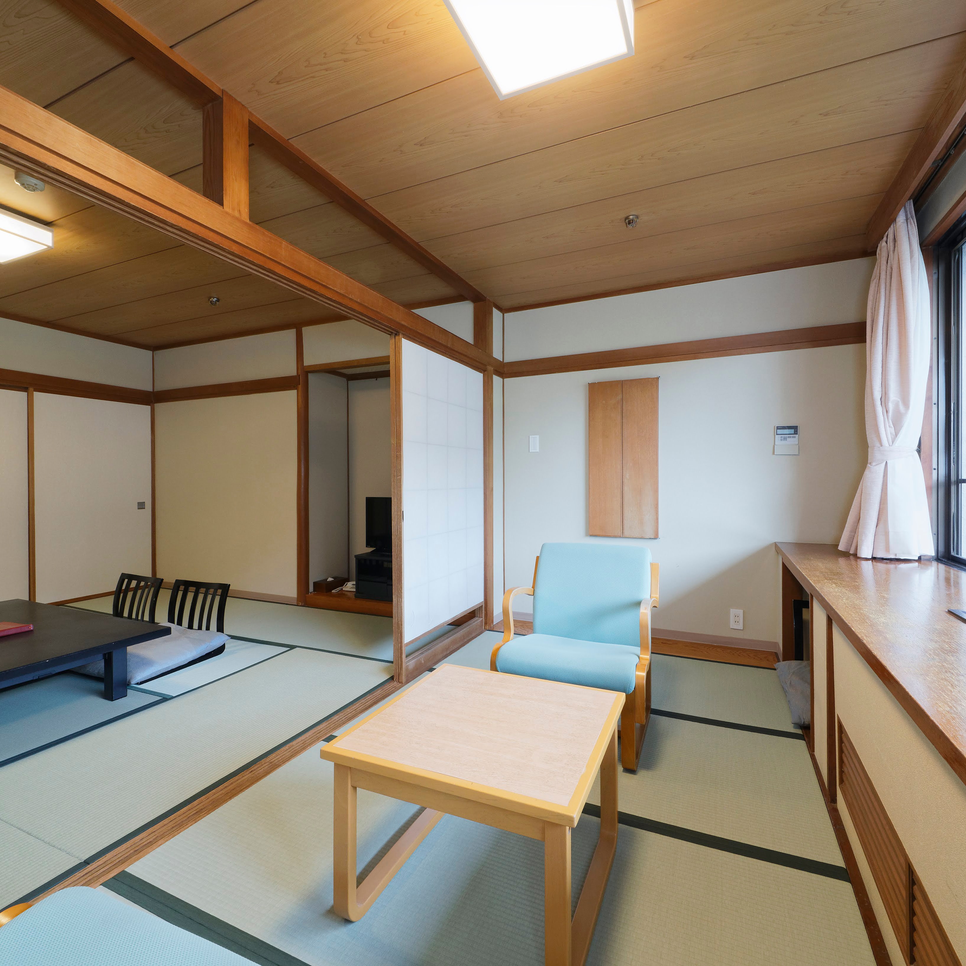 Kamar bergaya Jepang (lantai 3 hingga 4)