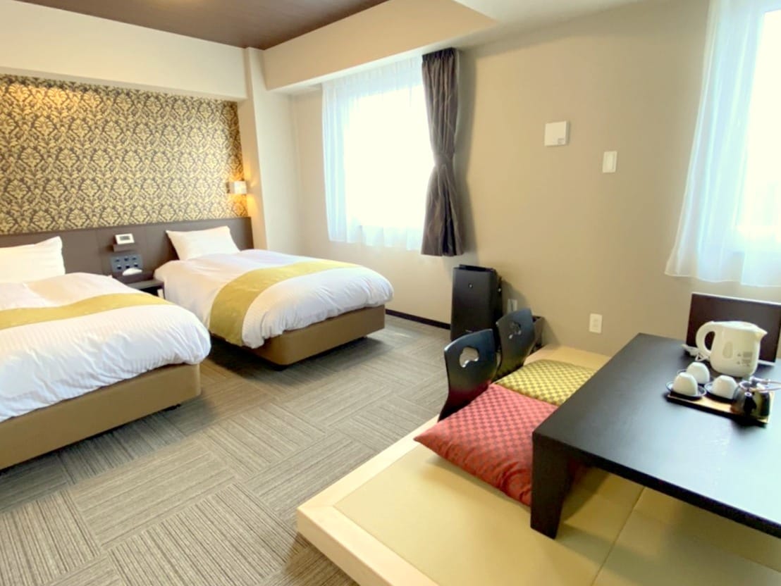 Japanese-Western style room (accessible)
