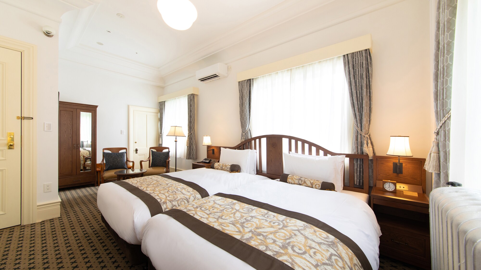 Bangunan utama: Historic Twin