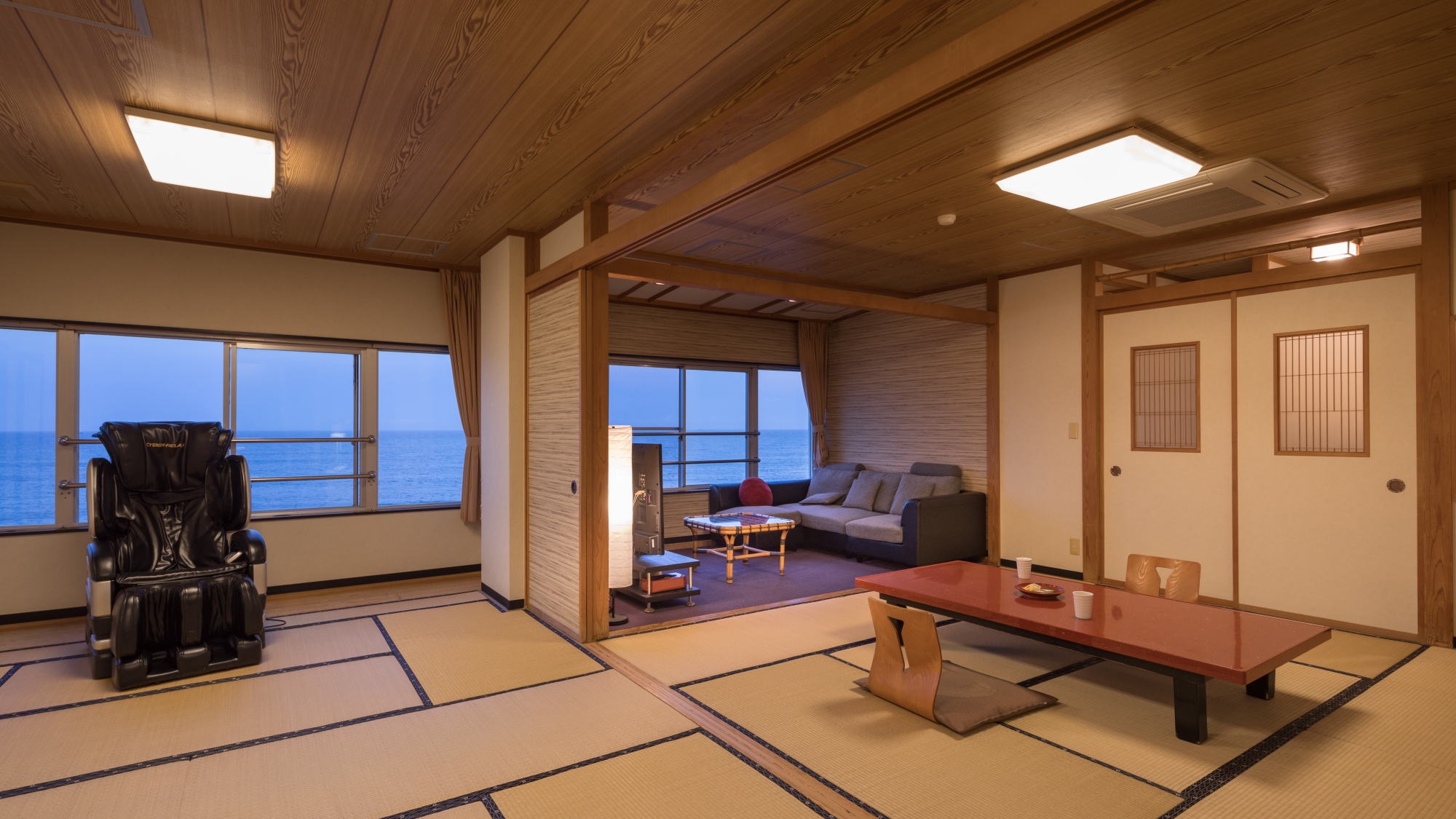 [Example of guest room] Large tatami mat for babies ♪ Large guest room overlooking the sea