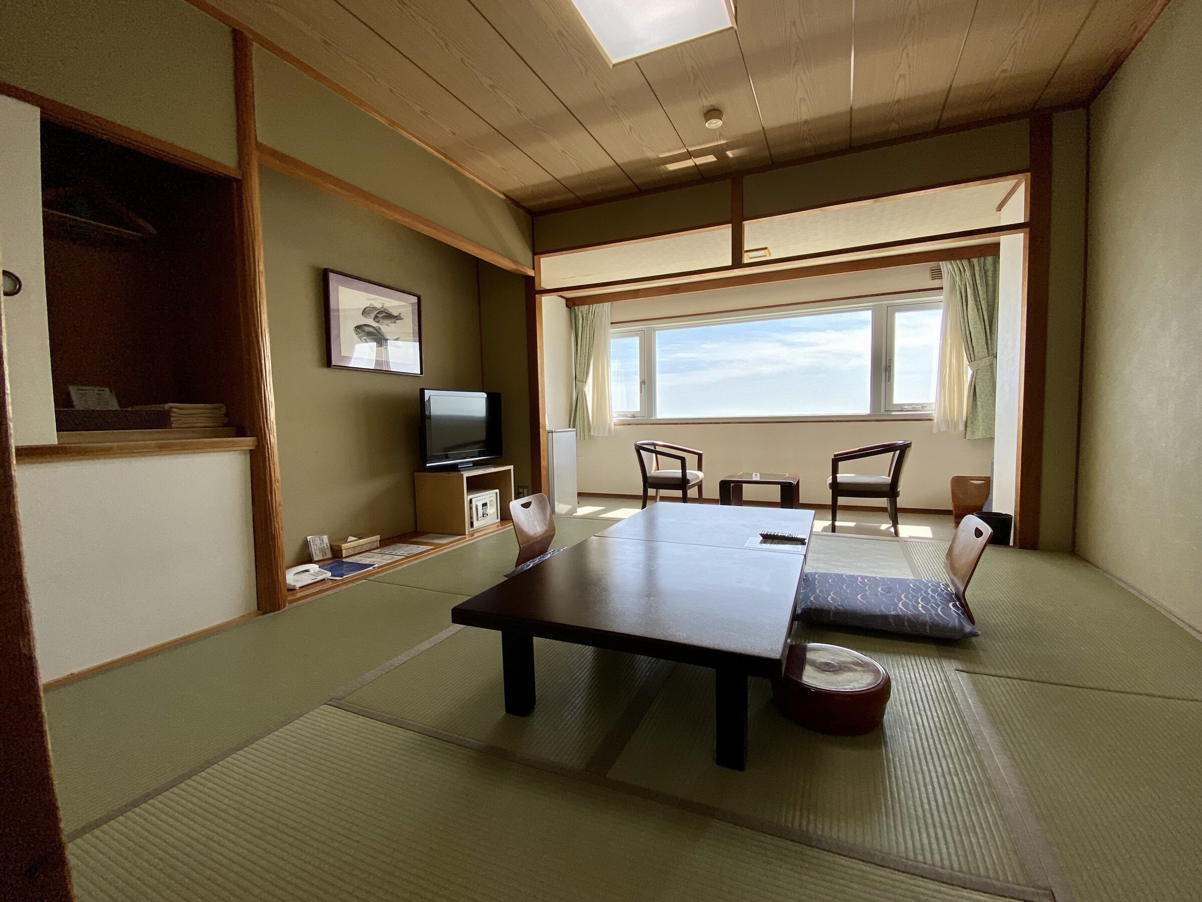 One example of a guest room (non-smoking, facing the sea, 8 tatami mats)