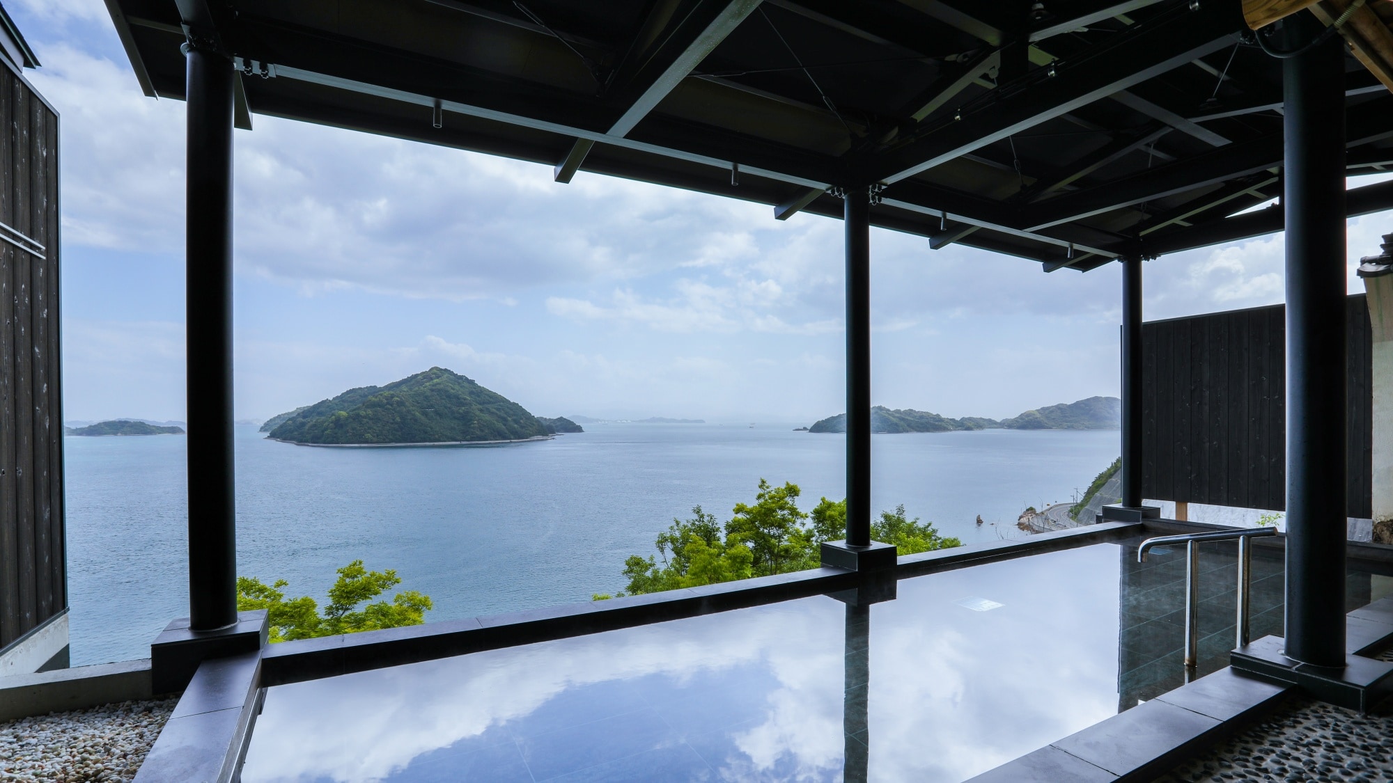 ■Open-air bath■The open-air bath will be renovated in April 2023! The beauty of the Seto Inland Sea's islands is ranked first in the nation in the 2024 Hot Spring General Election in the Stunning Scenery category.