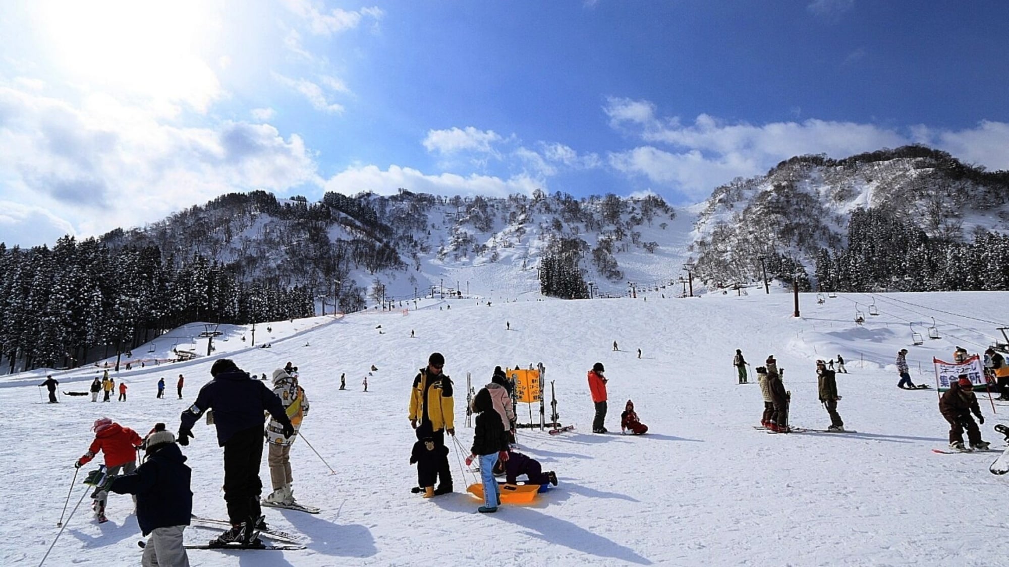 - 滑雪场：照片库中的现有图片已替换为新图片；原有的滑雪场图片已从照片库中删除。