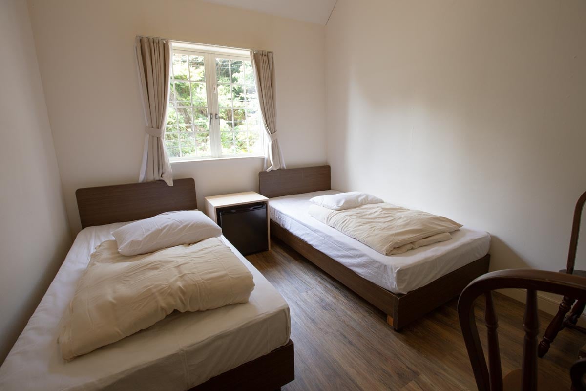 Kamar kembar (dengan loteng, kamar mandi, dan toilet)