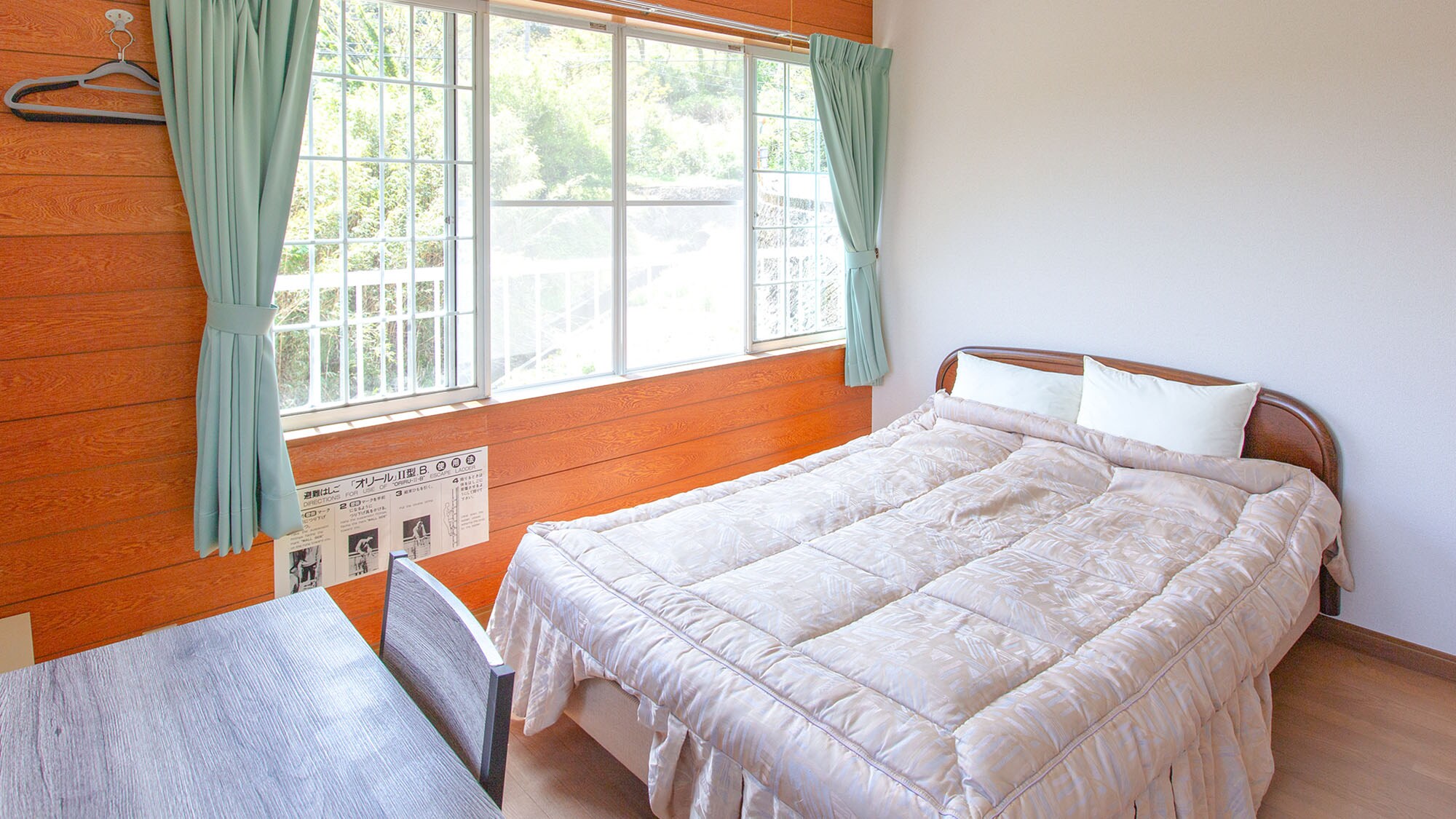 ・[Western-style room for two] A simple room where you can enjoy the seasonal nature.