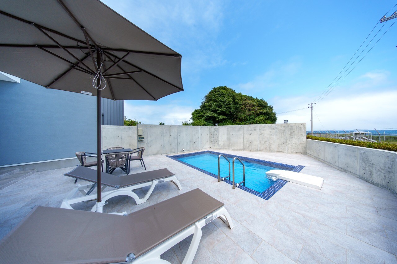 Building B Private Pool