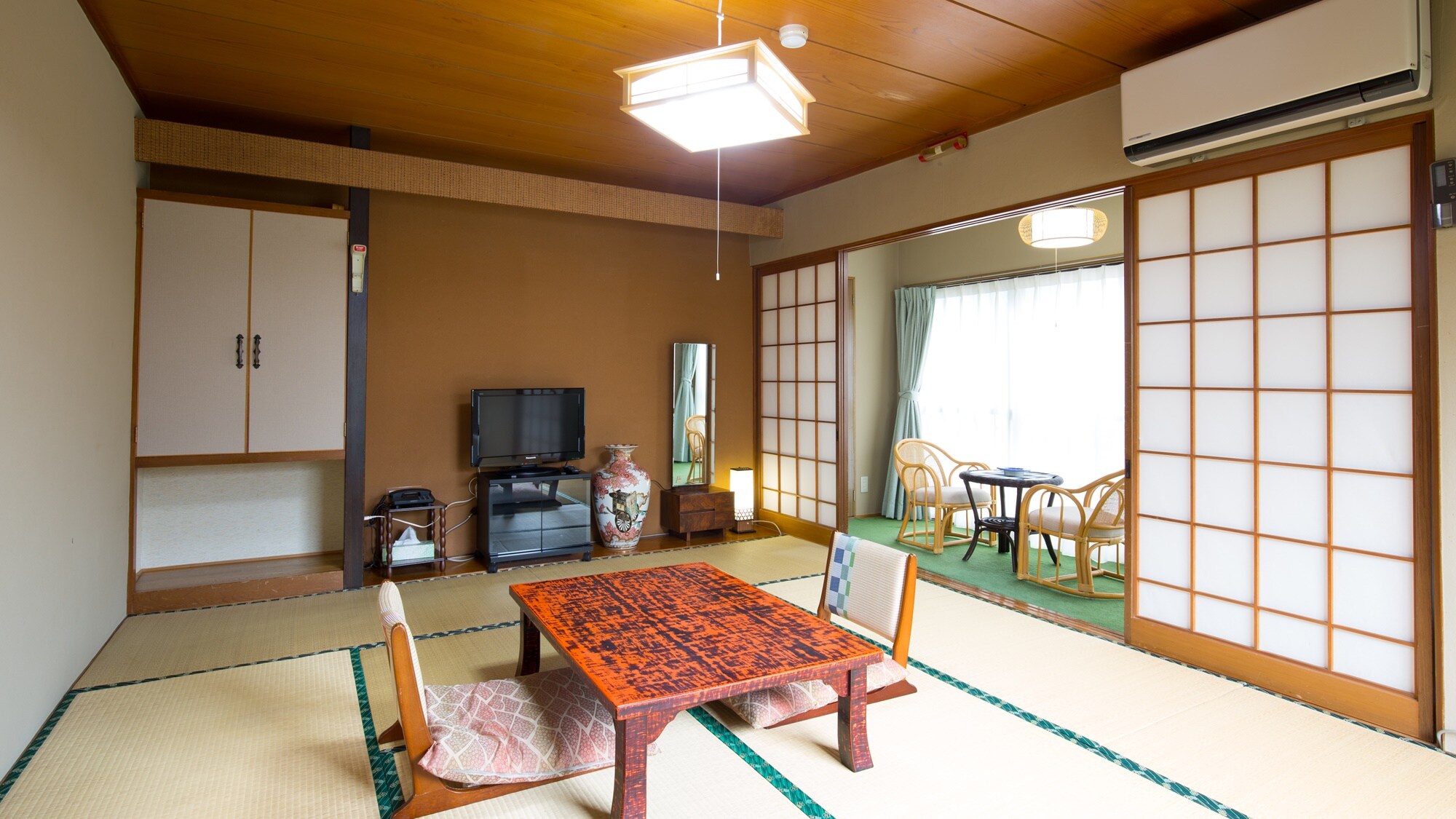 * An example of a Japanese-style room / Please spend a relaxing time in a calm space