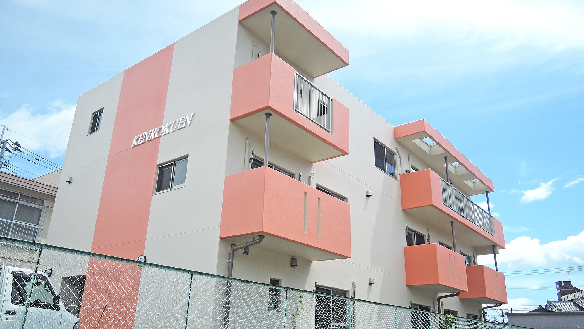 * [Appearance] Welcome to KENROKUEN INN! It is a 3-minute walk to Nobeoka Station.