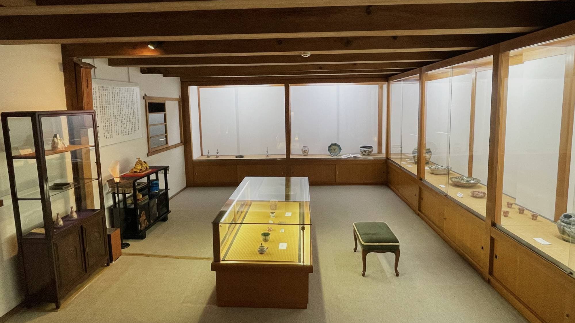 【庫房內的藝術沙龍】展出了包括光九谷在內的多種藝術作品。