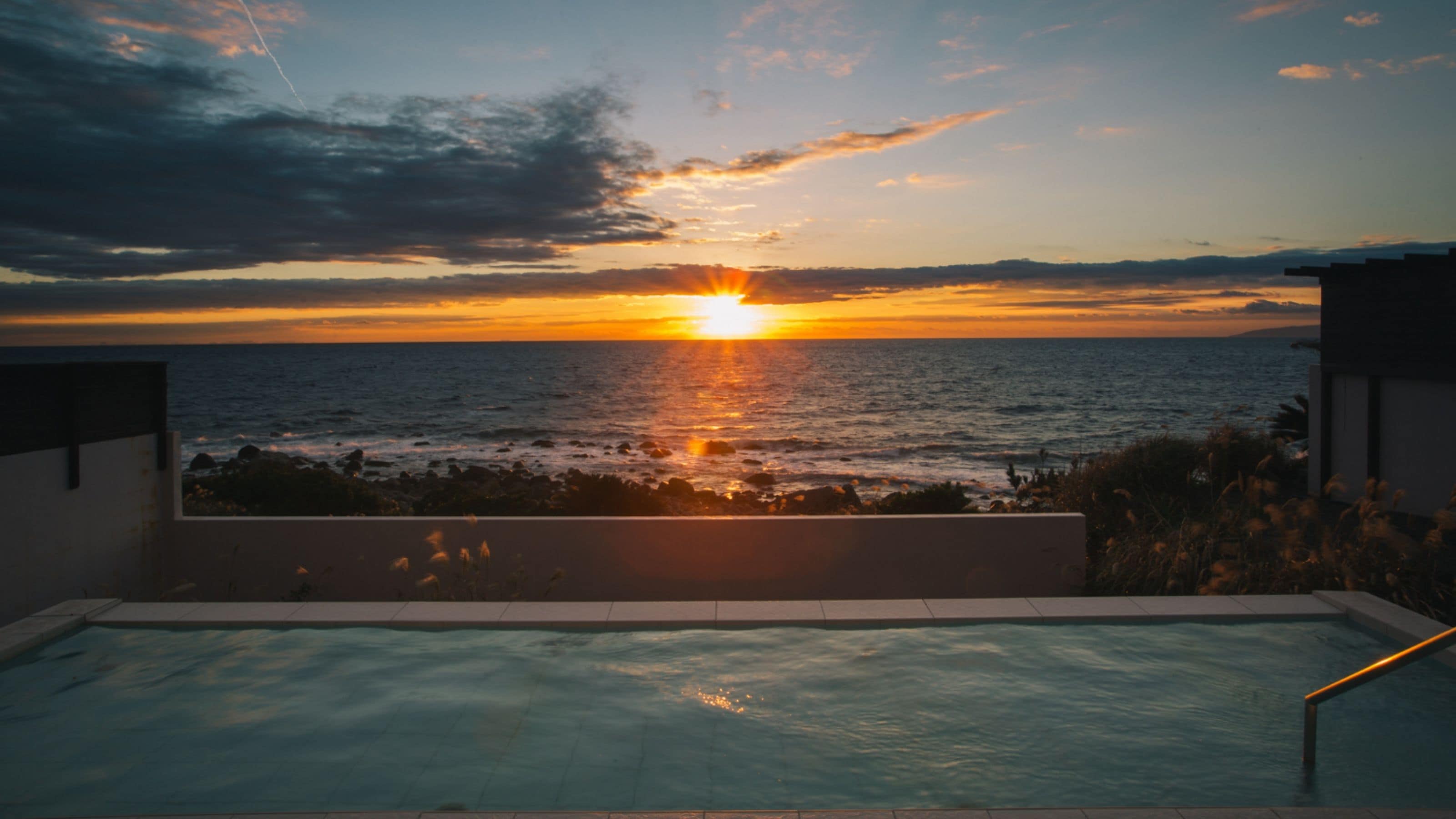 Open-air bath at Shima-no-Yu