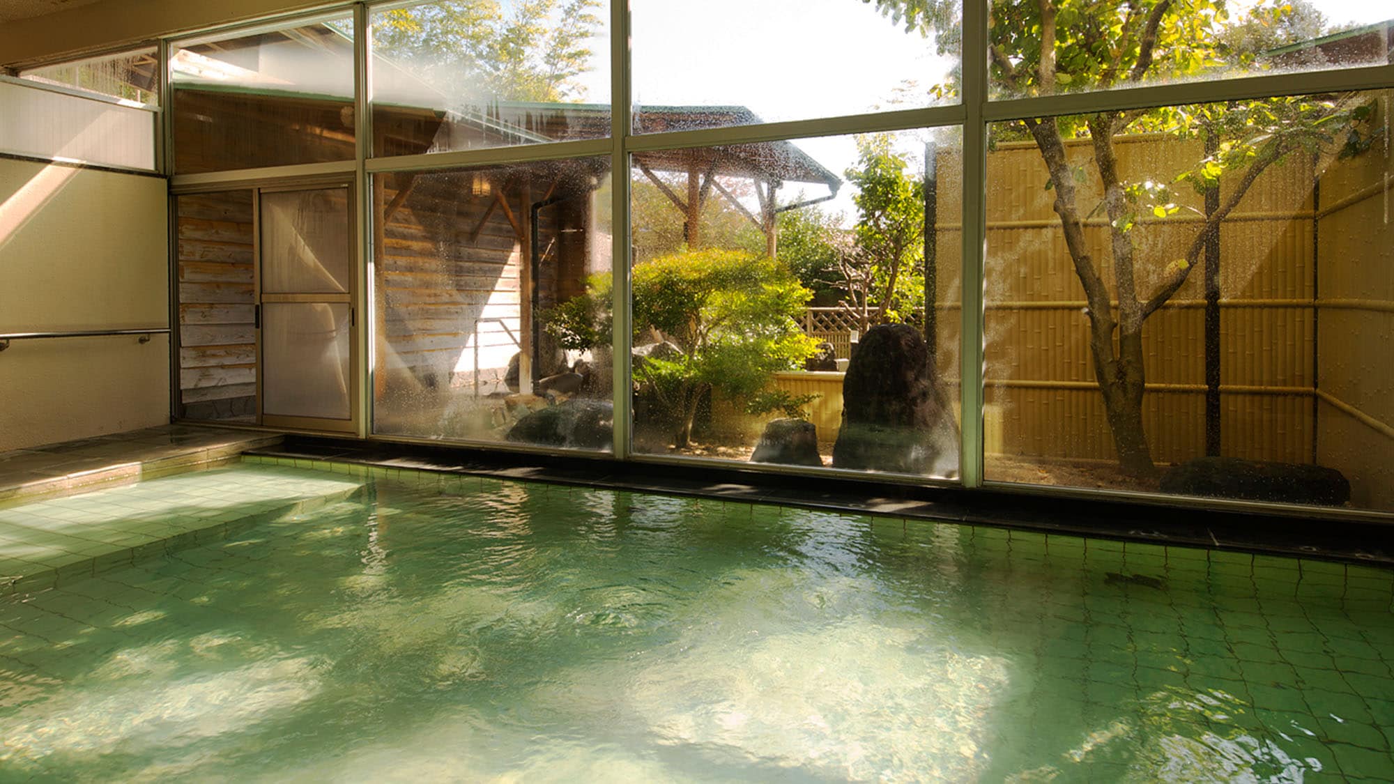 ■ Large communal bath ■ Among the Awara hot springs, the mellow spring quality is popular ♪ Use up to your shoulders & ldquo;