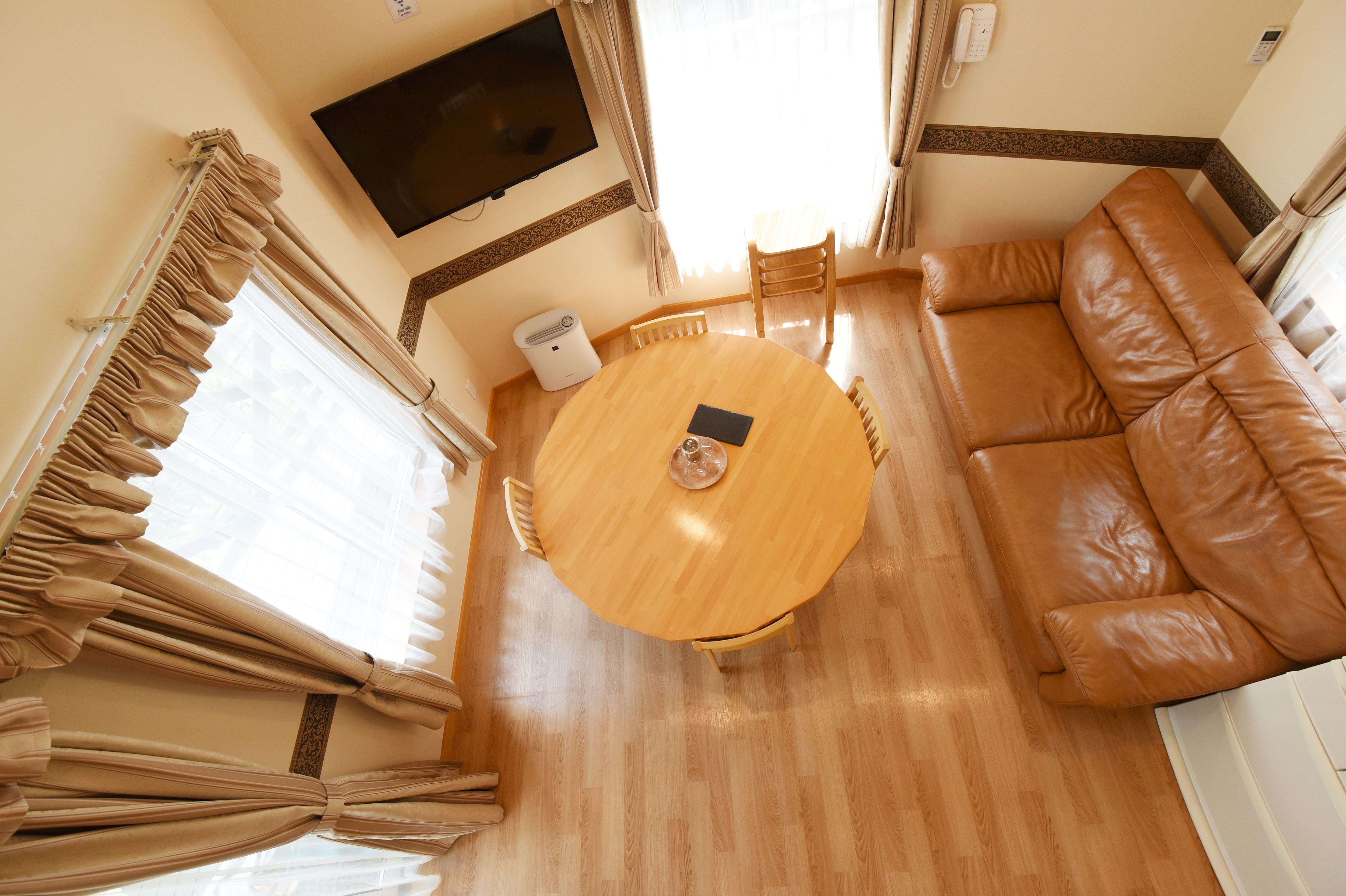 Living room 1: Glamping cottage with private open-air bath (for up to 4 people)