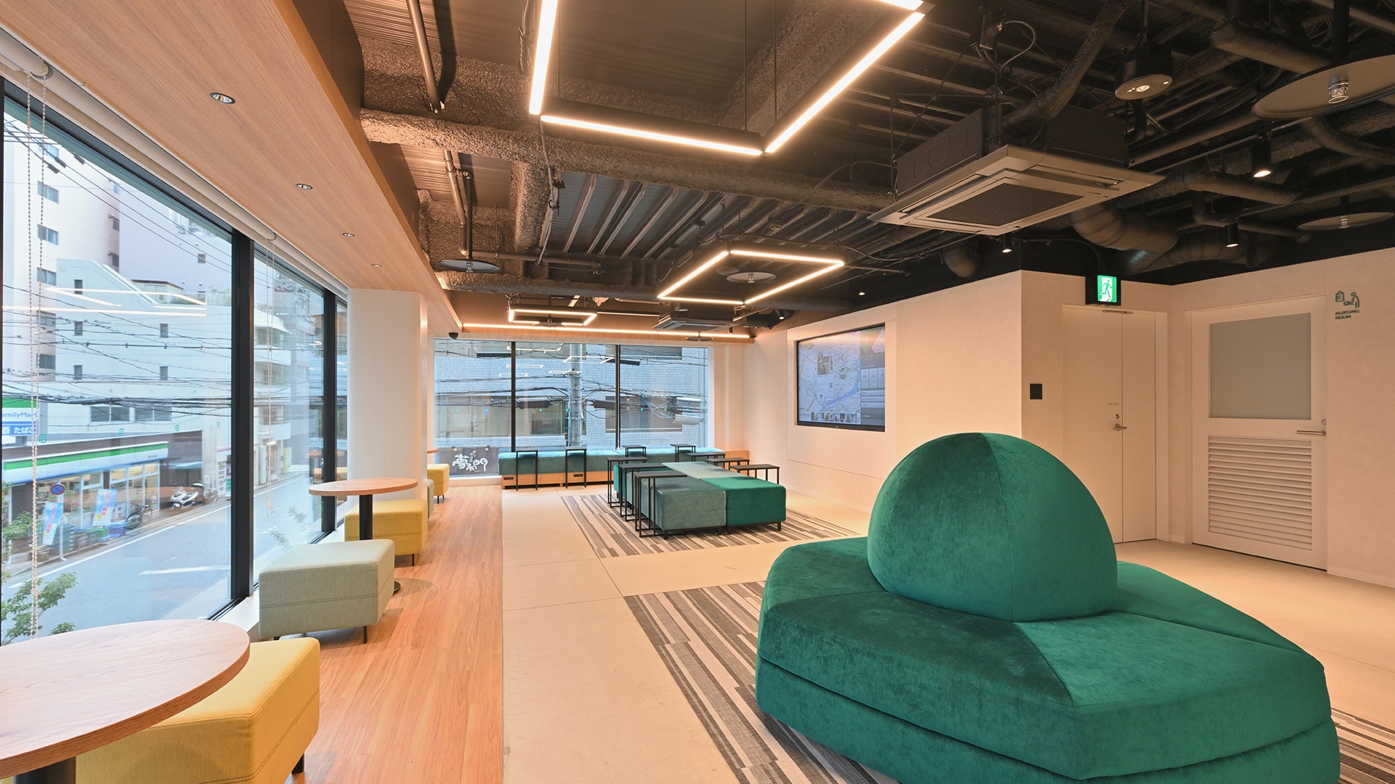 ロビーエリア(2階）