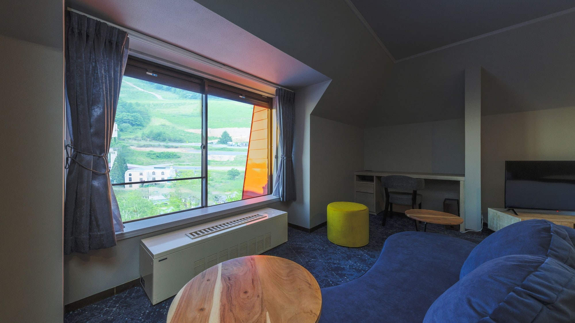 [Executive Suite] Renovated in December 2023, limited to one room, top floor view + living room with study + bedroom