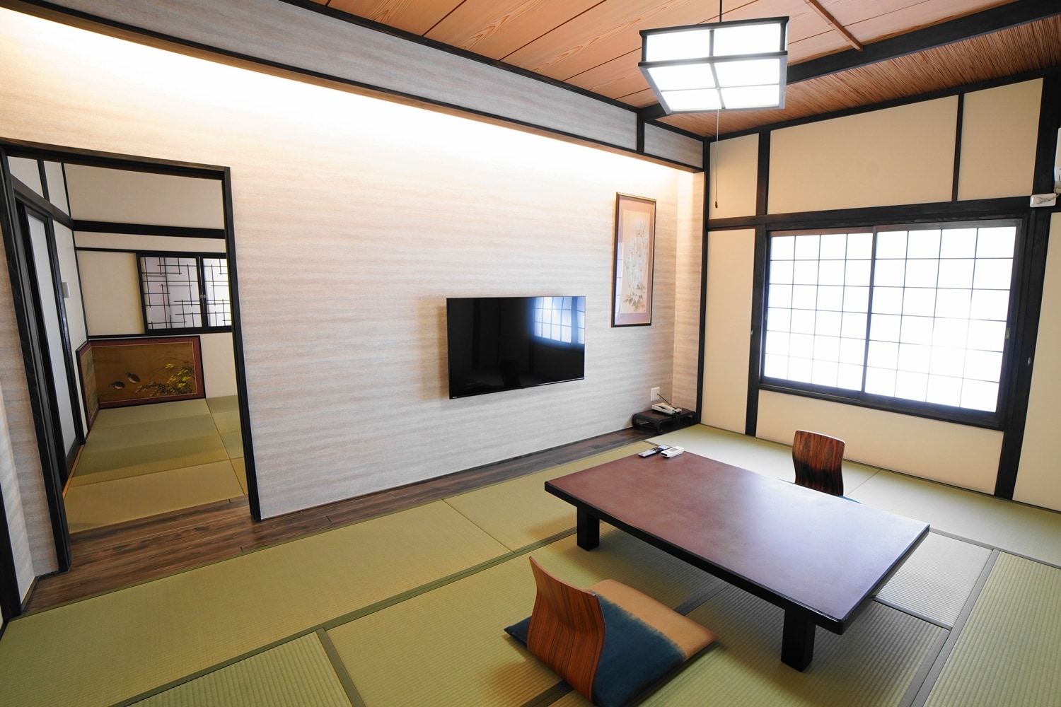 [Renewed in March 2023] Japanese-style room with 10 tatami mats + twin room with a Japanese-Western style room (with toilet)