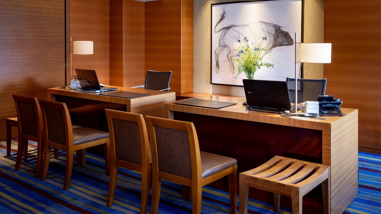 Club Lounge Check-in Counter