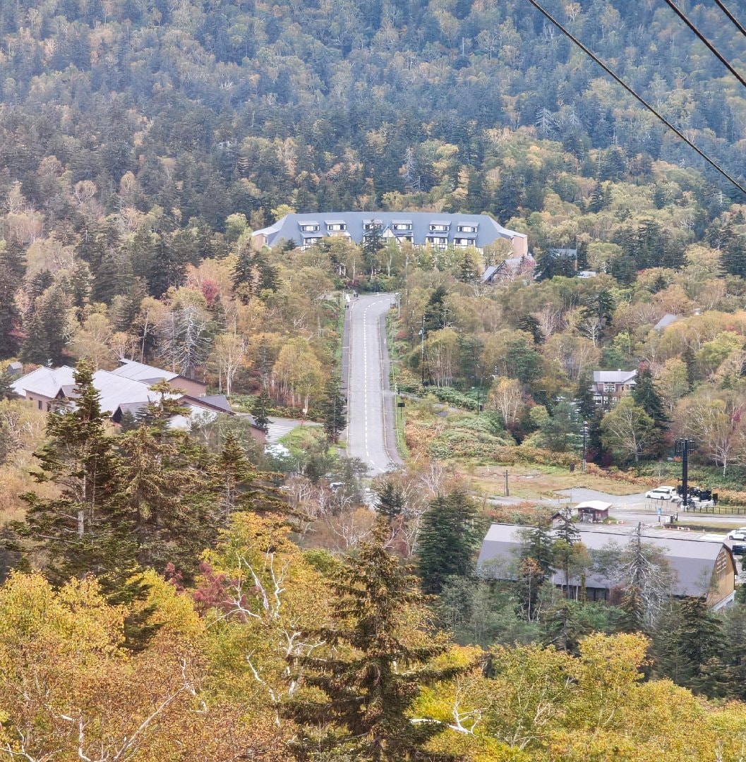 旭岳ロープウェイから見たラビスタ大雪山 - コピー.jpg