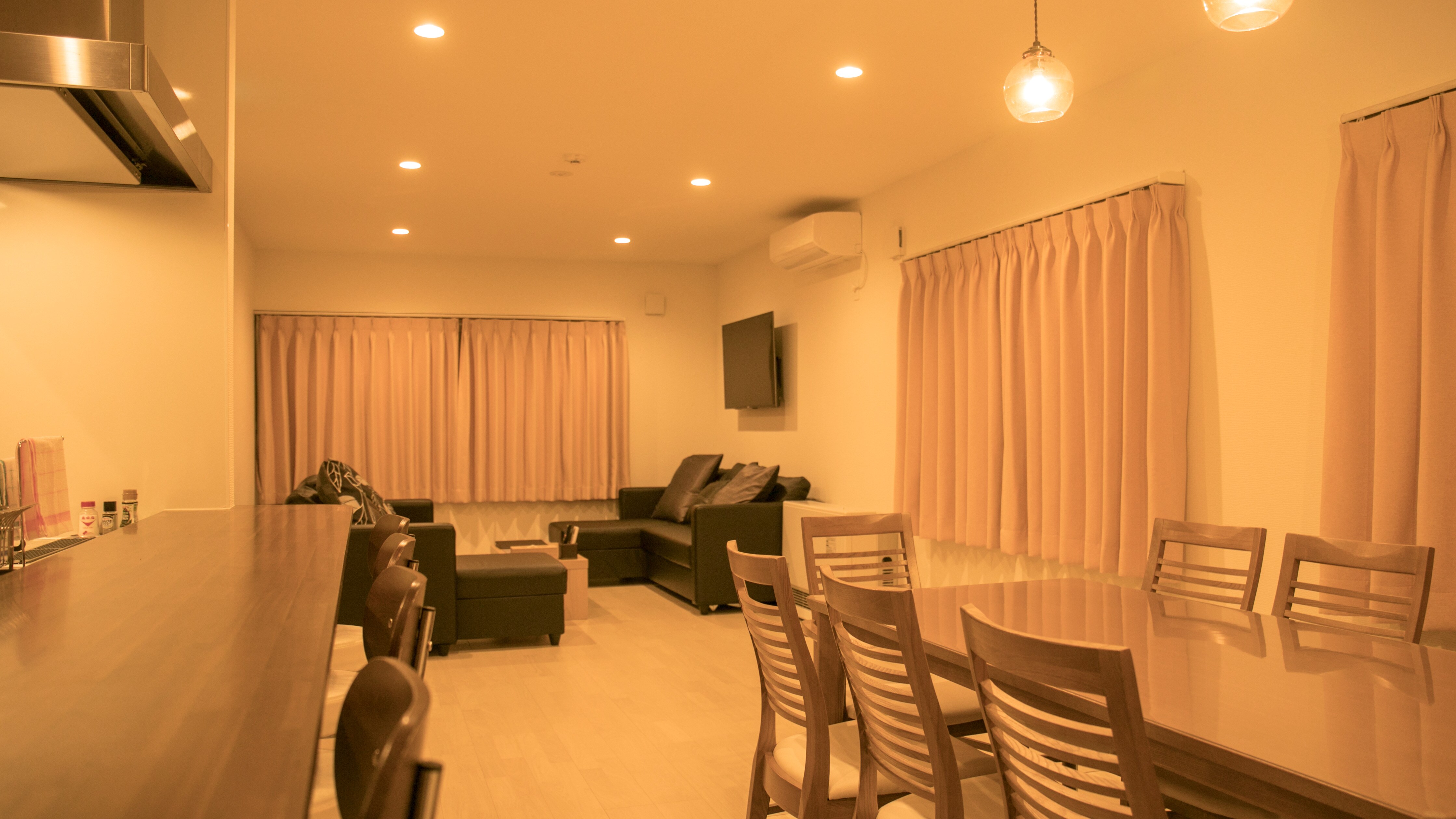 ■ Living/dining room