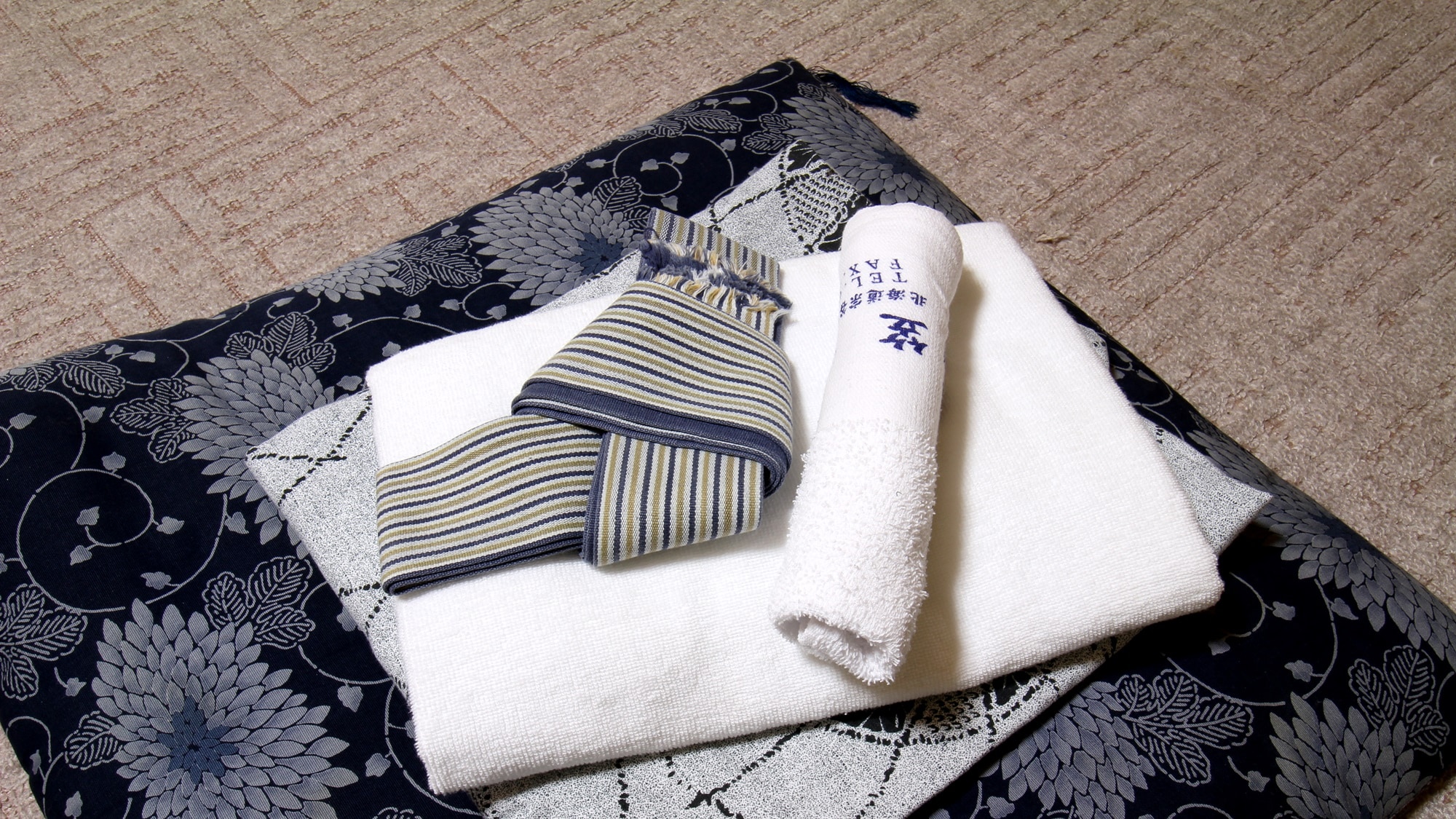 * [Fasilitas kamar] Silakan bersantai dengan yukata yang sempurna untuk kamar bergaya Jepang.