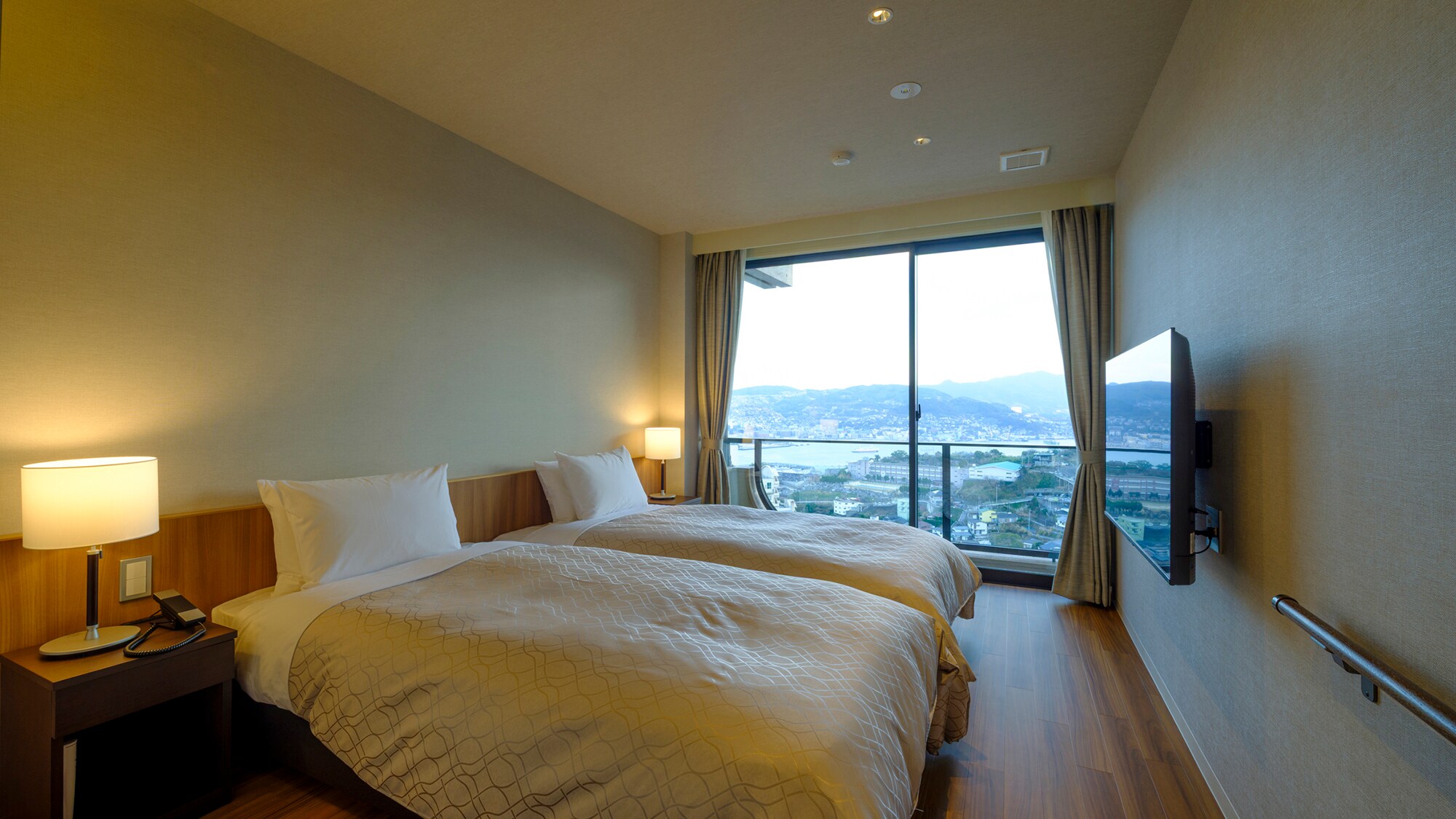 ห้องจูเนียร์สวีทวิวท่าเรือ UDVB พร้อมห้องน้ำวิว