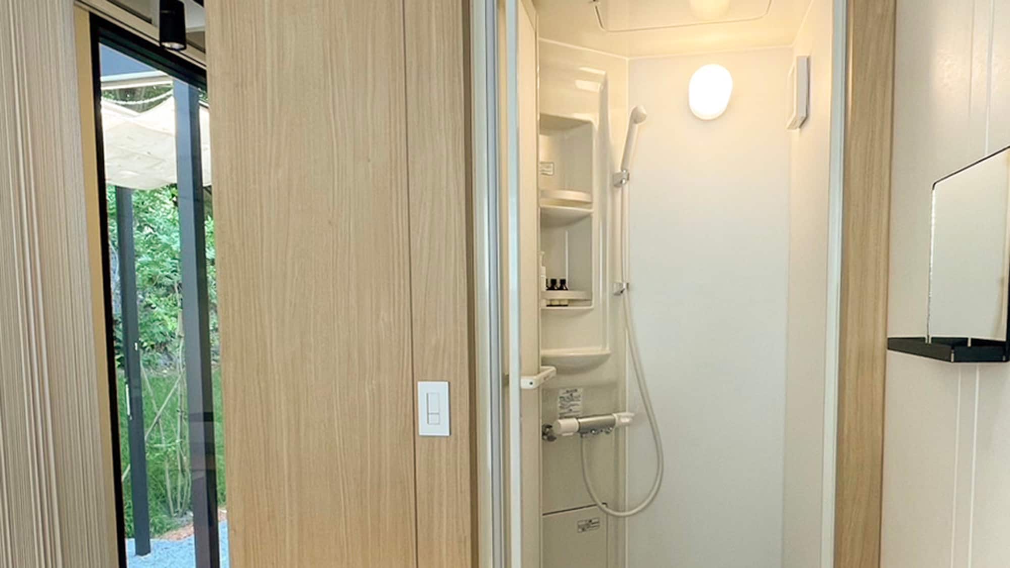 ・[Cabin] Each room is equipped with a shower room (shampoo, conditioner, and body soap provided)