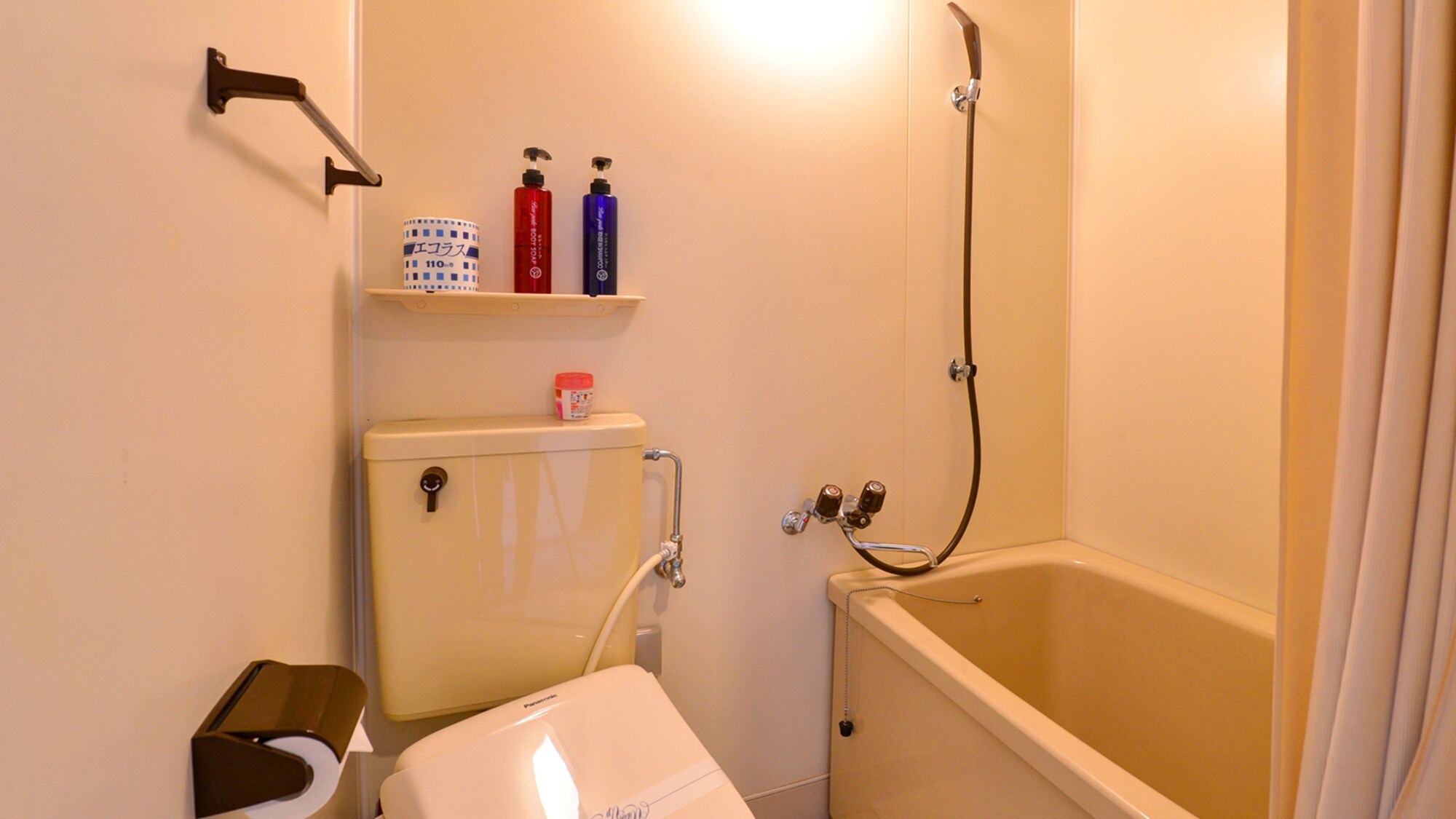 *Unit bath (example of guest room)
