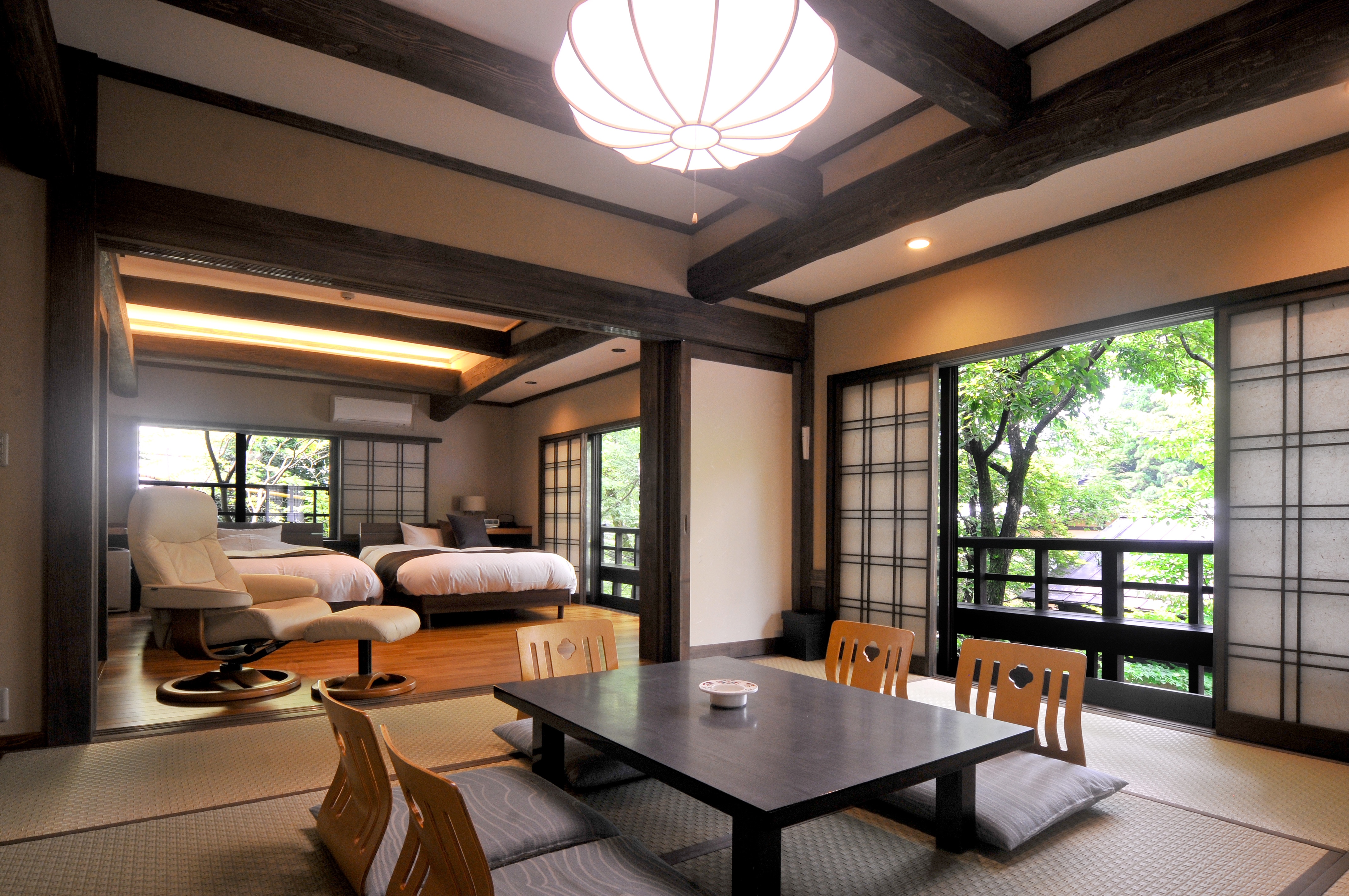 [Main Building] Daikan_Accommodates up to 4 adults / Japanese / Western room Twin bed / 3 people ~ Futon / Largest guest room in the main building