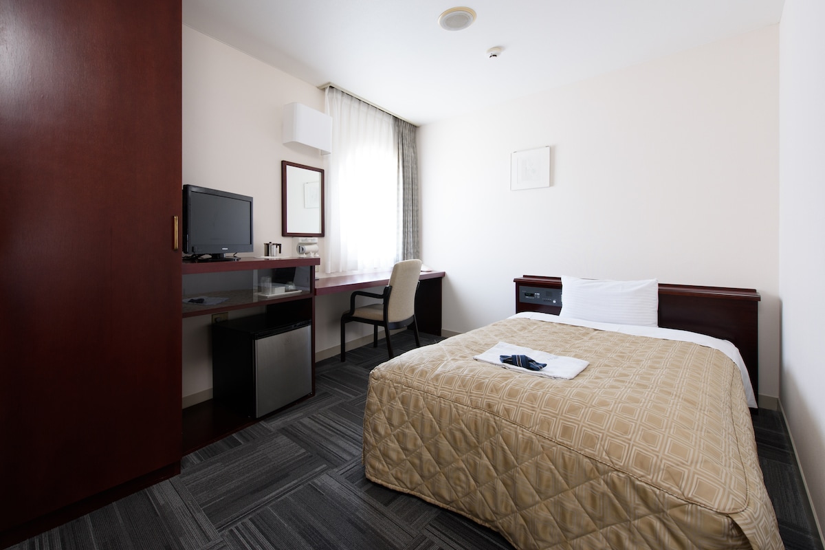 The single room is spacious 14 square meters! Ideal for both business and travel ♪