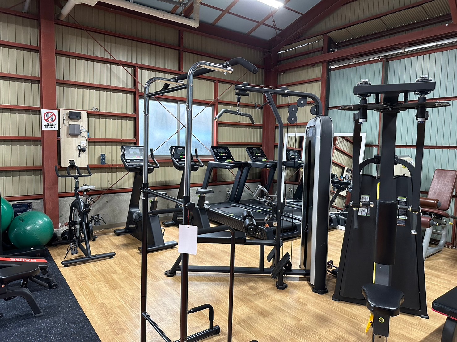 Sports gym (treadmill)